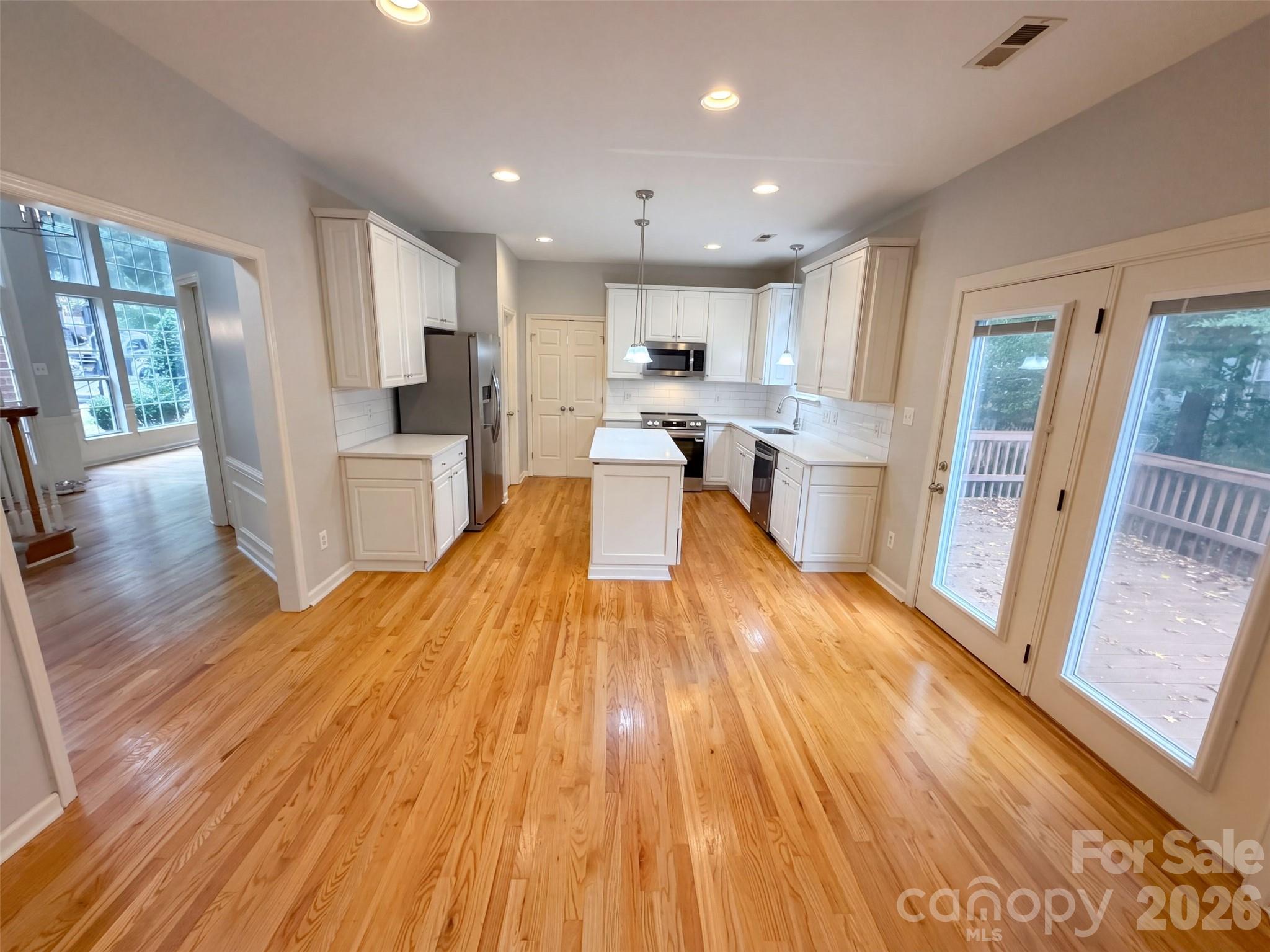 Single Family Residence at 6306 Oxwynn Lane, Charlotte, photo 2 of 36