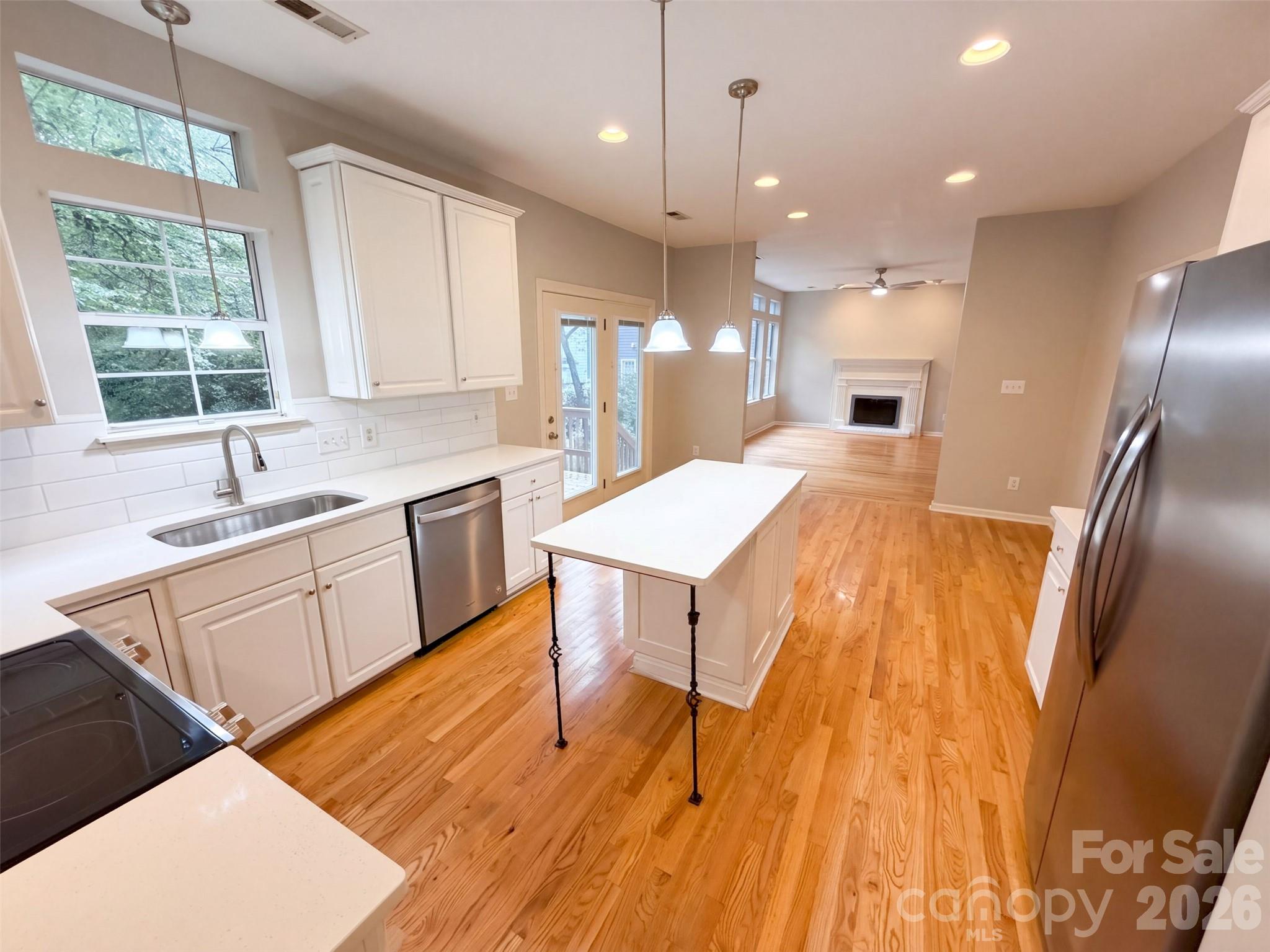 Single Family Residence at 6306 Oxwynn Lane, Charlotte, photo 7 of 36