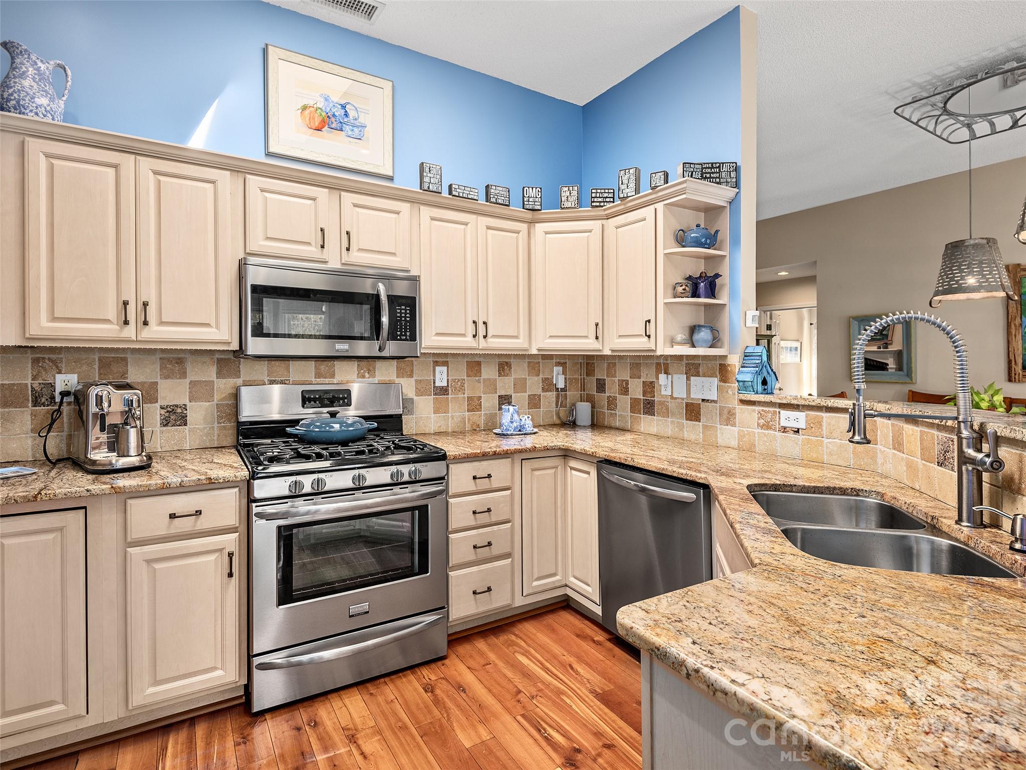Kitchen with Granite Countertops - 23 Old Applewood Lane, Hendersonville