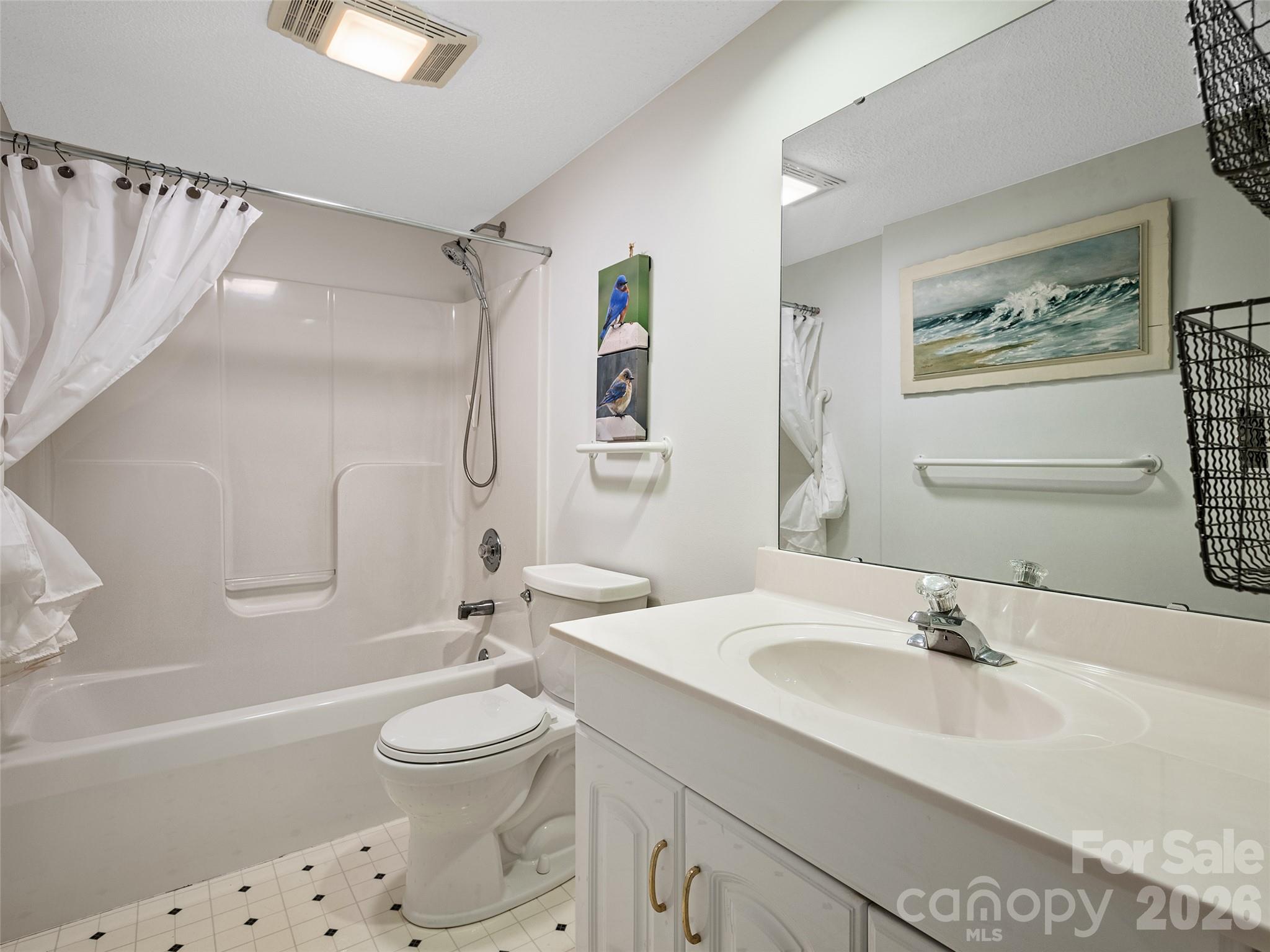 Lower-Level Full Bath - 23 Old Applewood Lane, Hendersonville