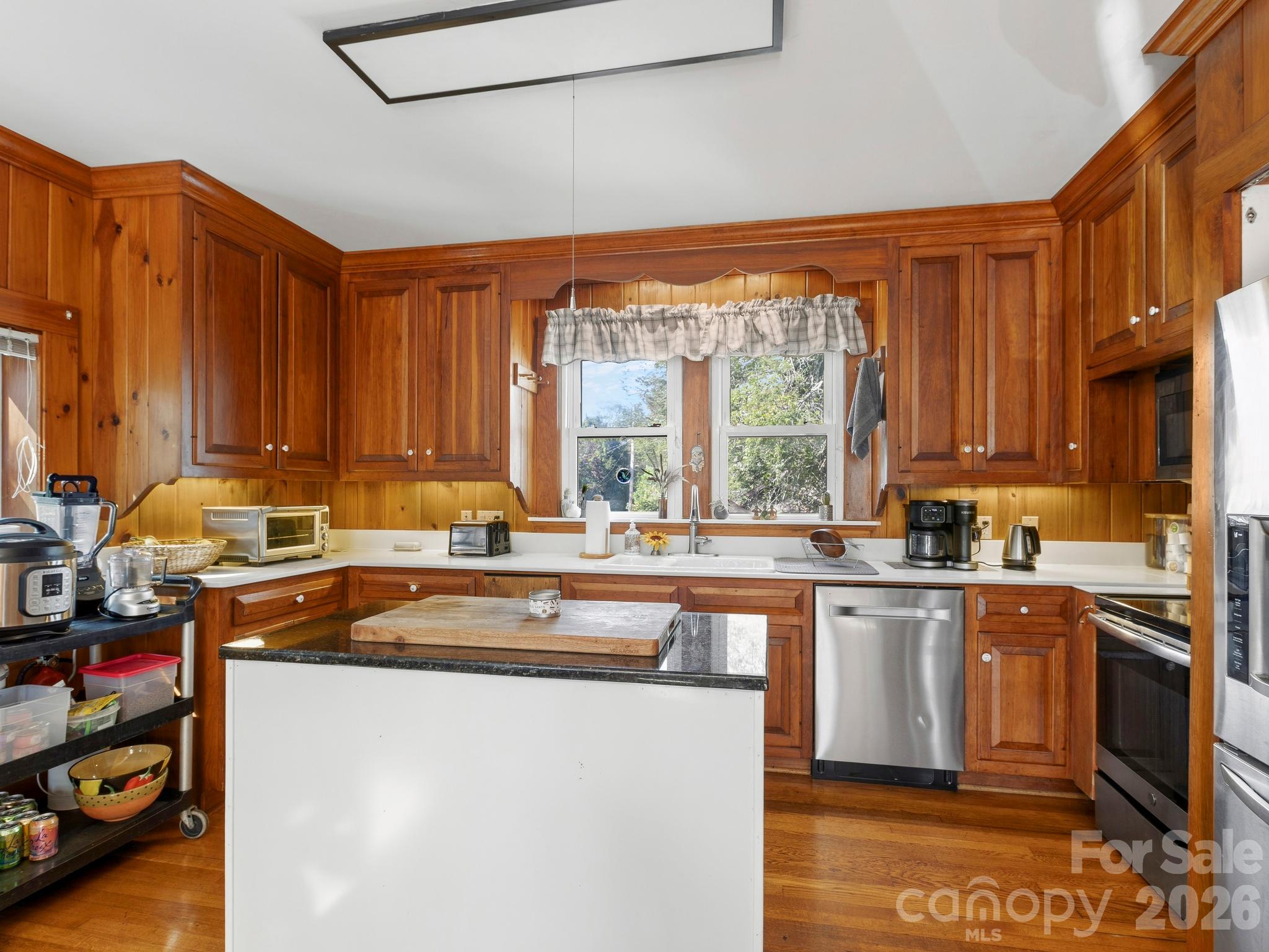 Single Family Residence at 389 Courtland Boulevard, Hendersonville, photo 9 of 47