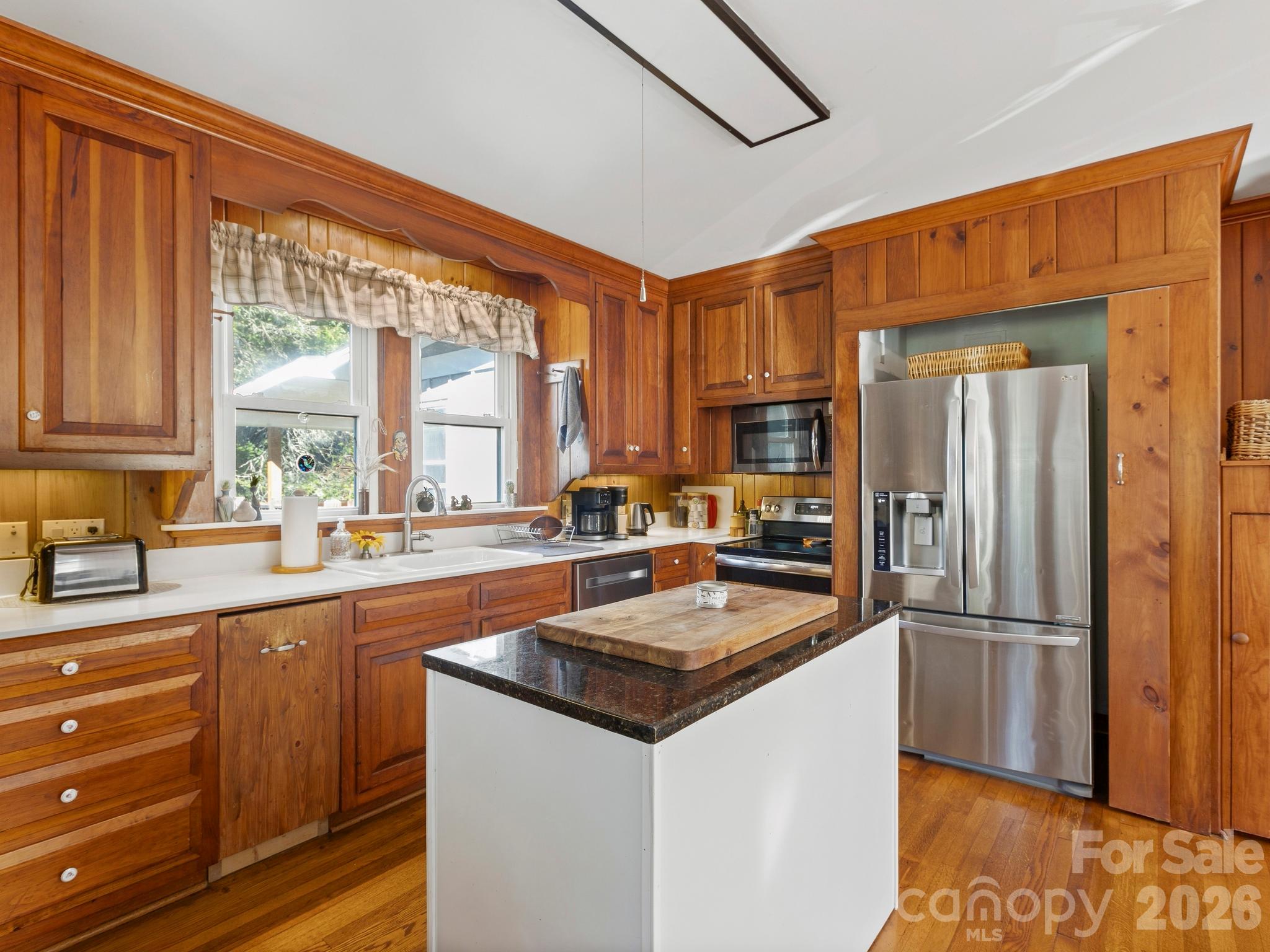 Single Family Residence at 389 Courtland Boulevard, Hendersonville, photo 10 of 47