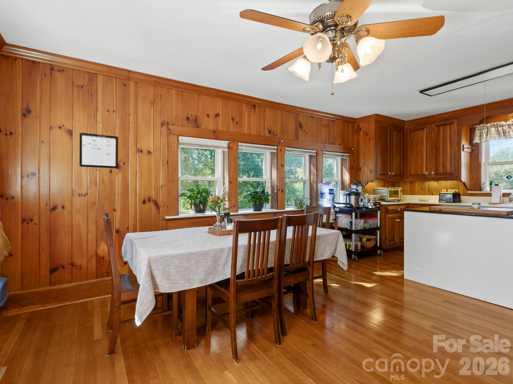Single Family Residence at 389 Courtland Boulevard, Hendersonville, photo 11 of 47