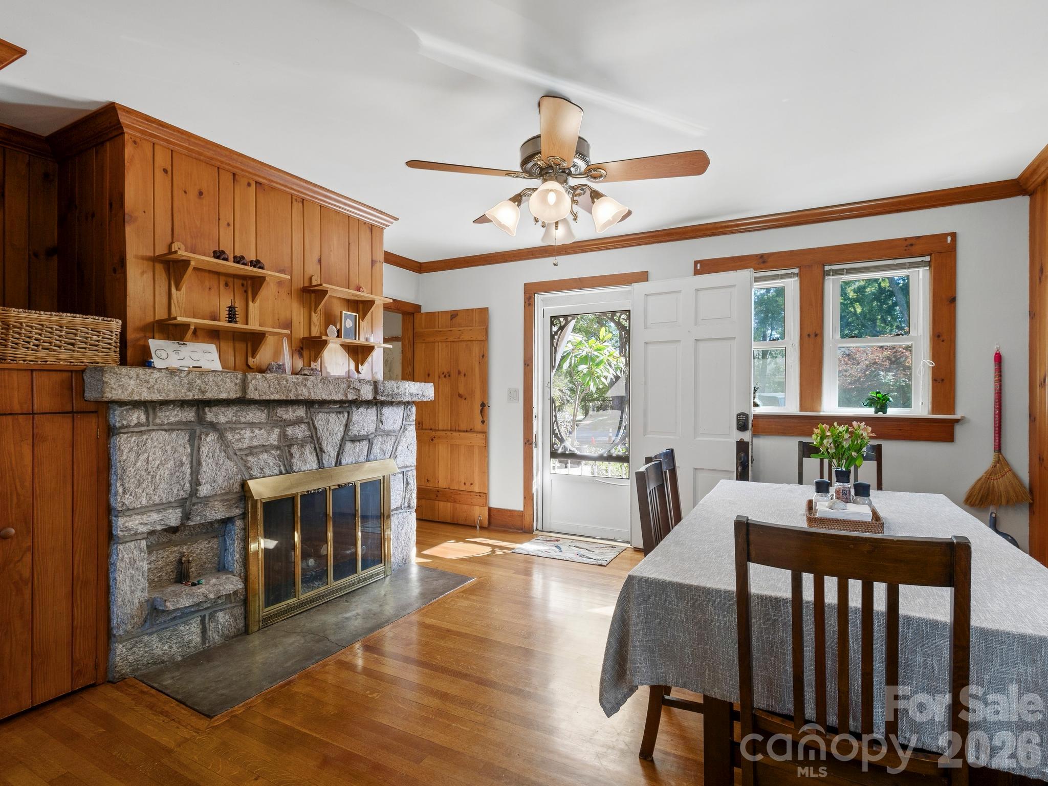 Single Family Residence at 389 Courtland Boulevard, Hendersonville, photo 12 of 47