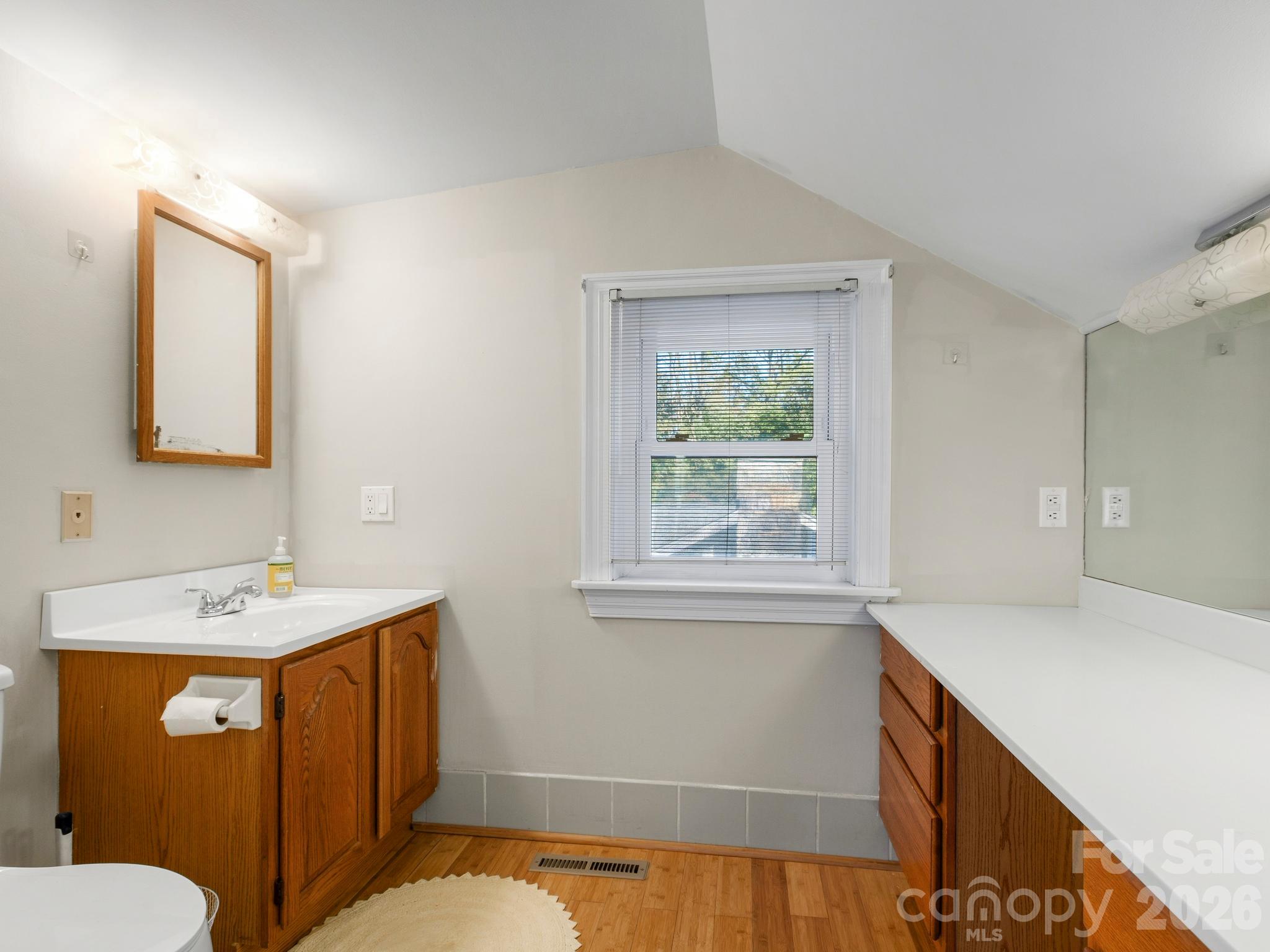 Single Family Residence at 389 Courtland Boulevard, Hendersonville, photo 15 of 47
