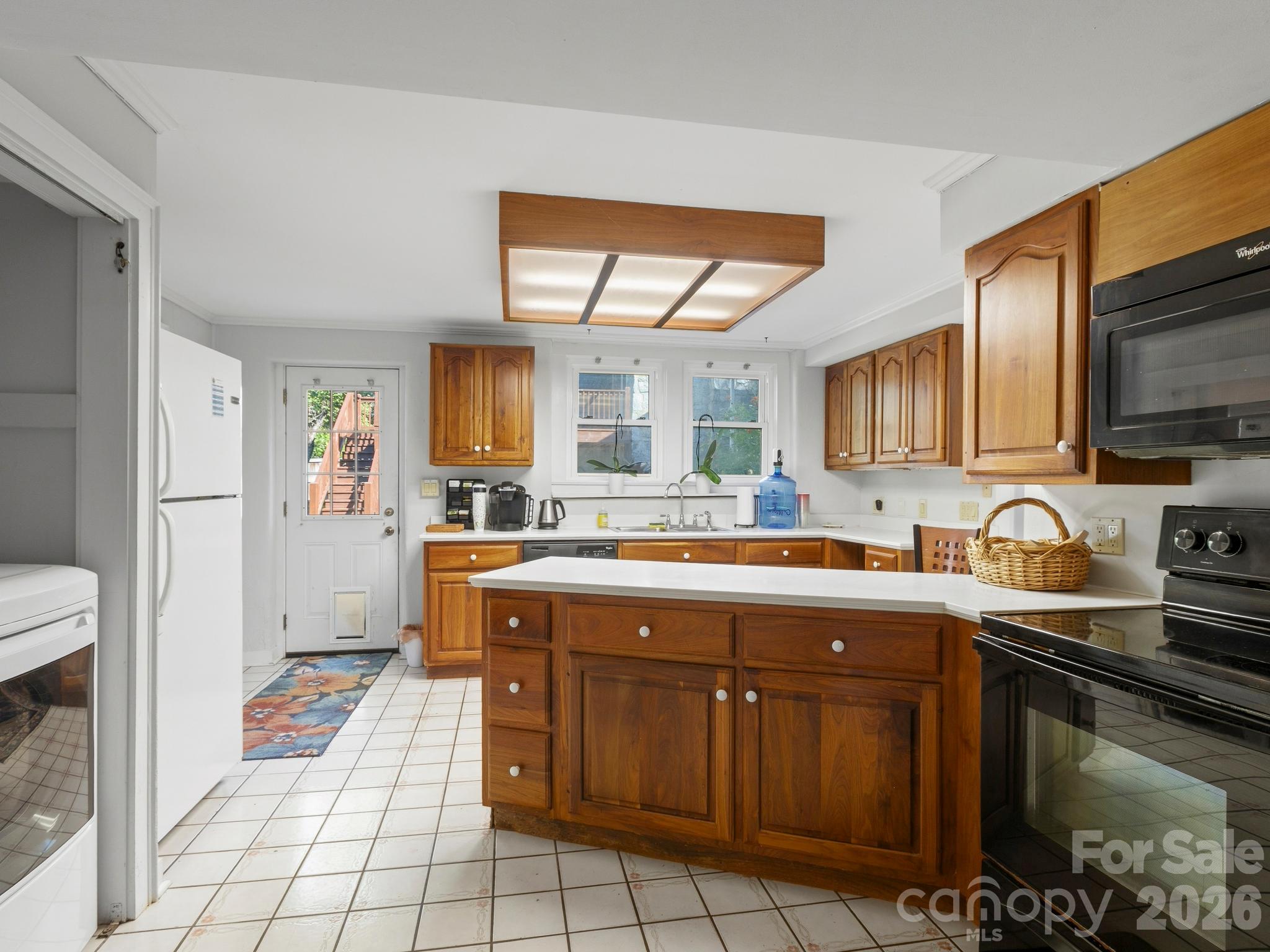 Single Family Residence at 389 Courtland Boulevard, Hendersonville, photo 26 of 47