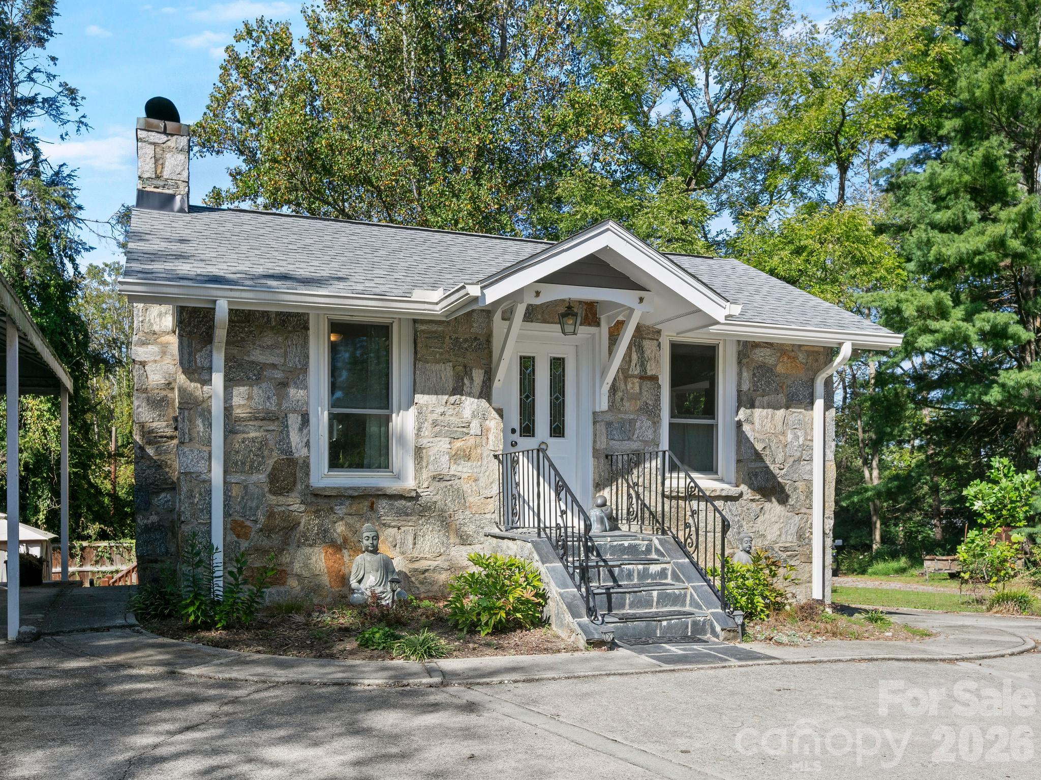 Single Family Residence at 389 Courtland Boulevard, Hendersonville, photo 34 of 47