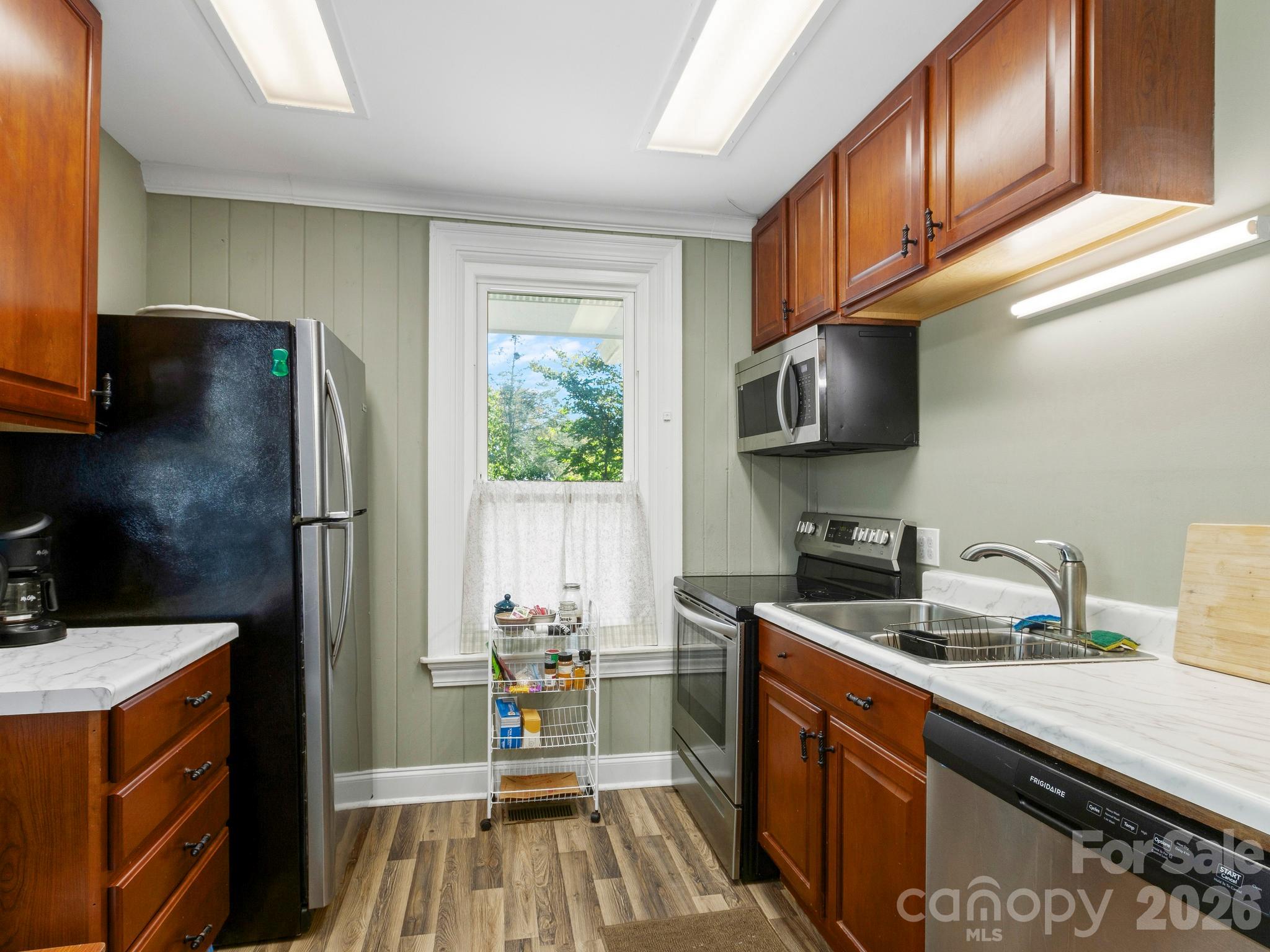 Single Family Residence at 389 Courtland Boulevard, Hendersonville, photo 37 of 47