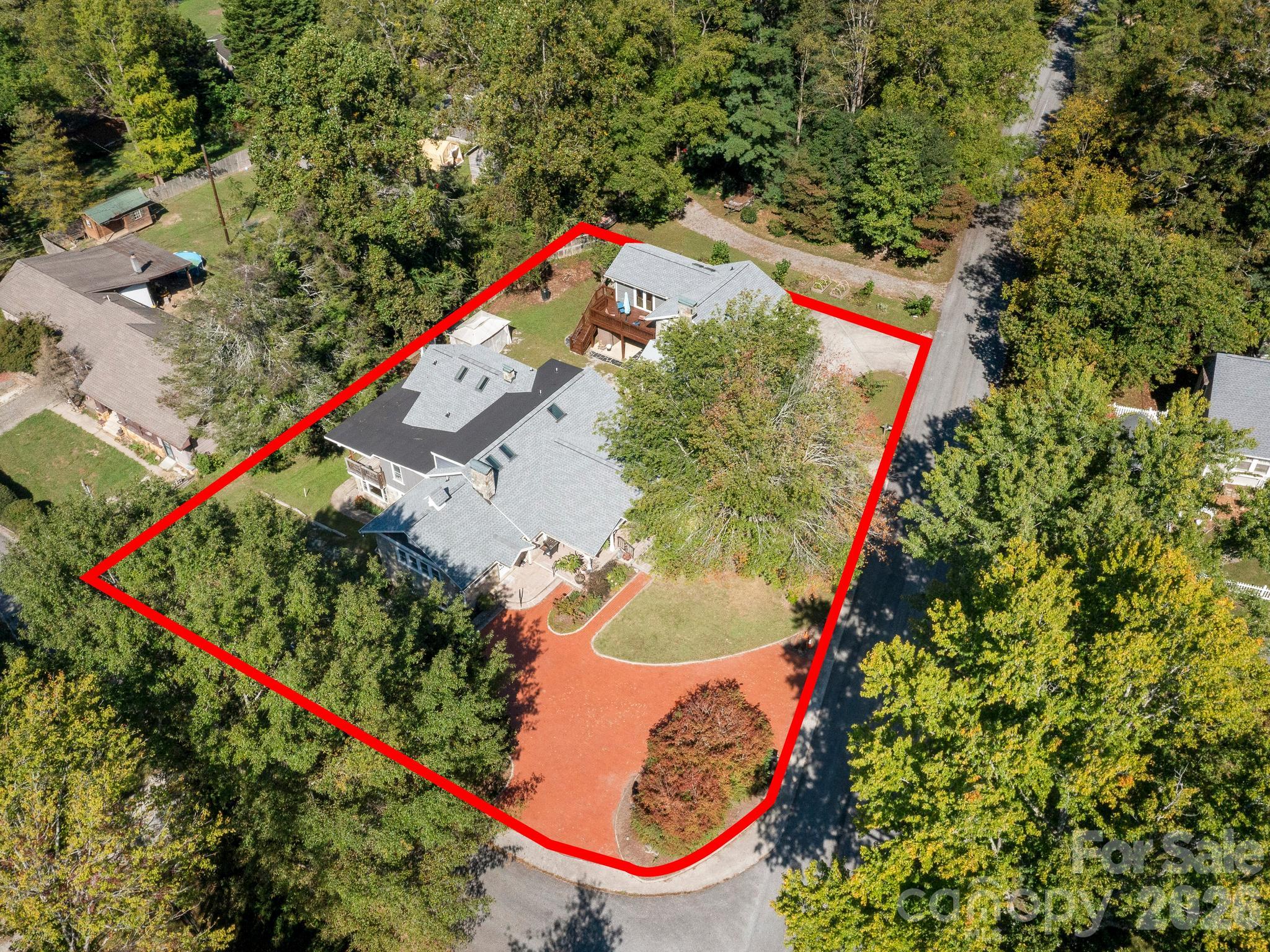 Single Family Residence at 389 Courtland Boulevard, Hendersonville, photo 45 of 47