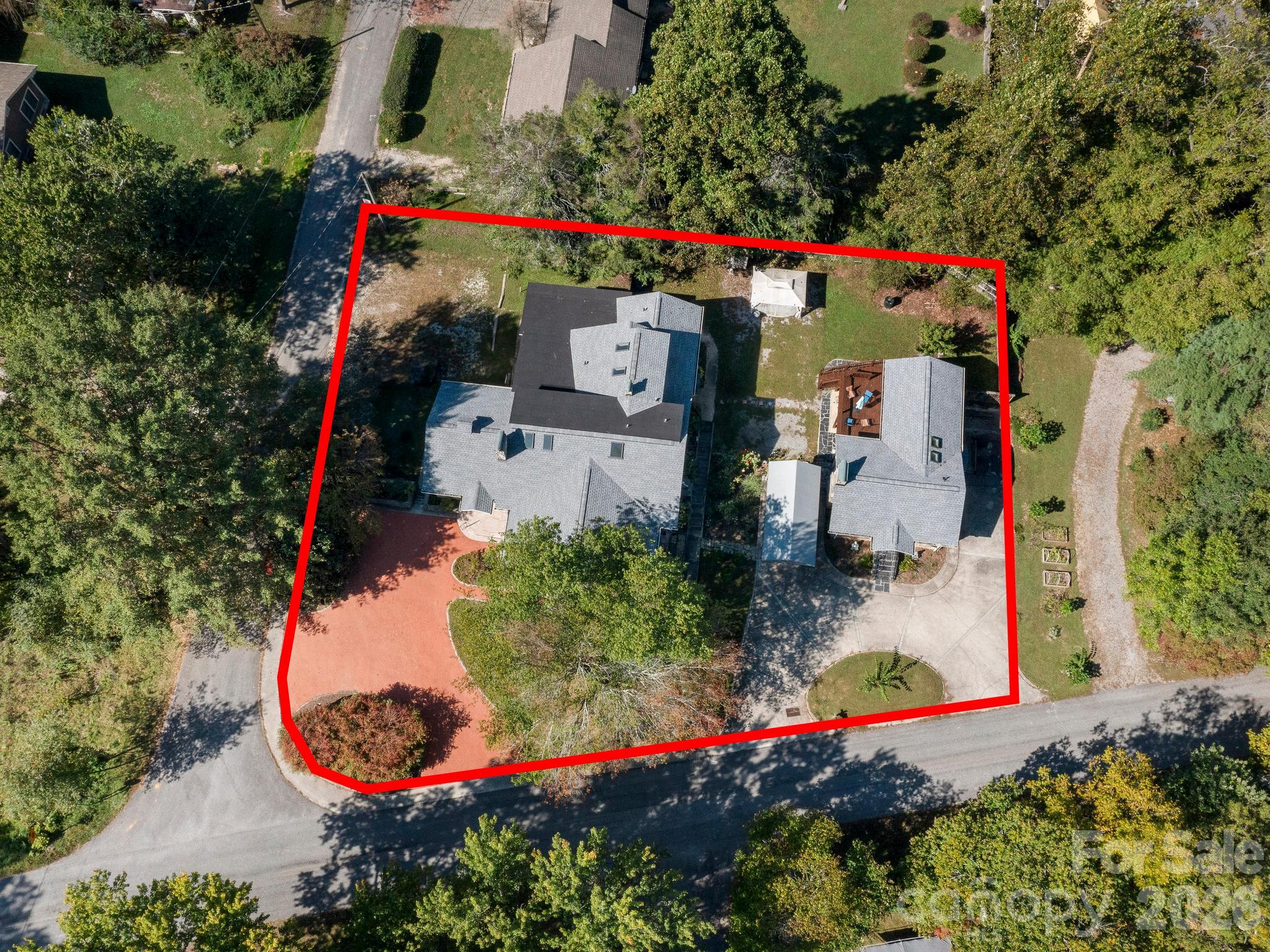 Single Family Residence at 389 Courtland Boulevard, Hendersonville, photo 46 of 47
