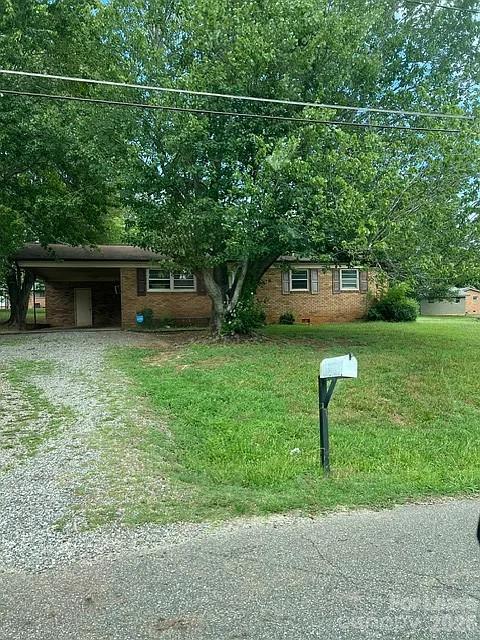Single Family Residence at 1921 Cunningham Drive, Statesville, photo 2 of 8