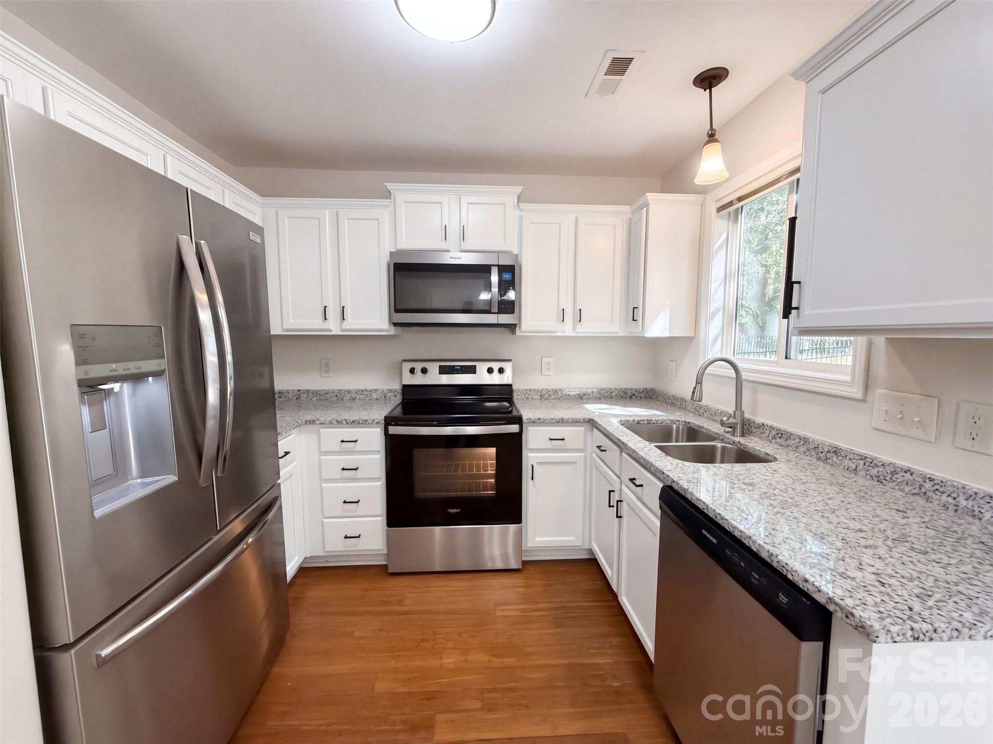 Single Family Residence at 10526 Glory Meadow Court, Charlotte, photo 2 of 20