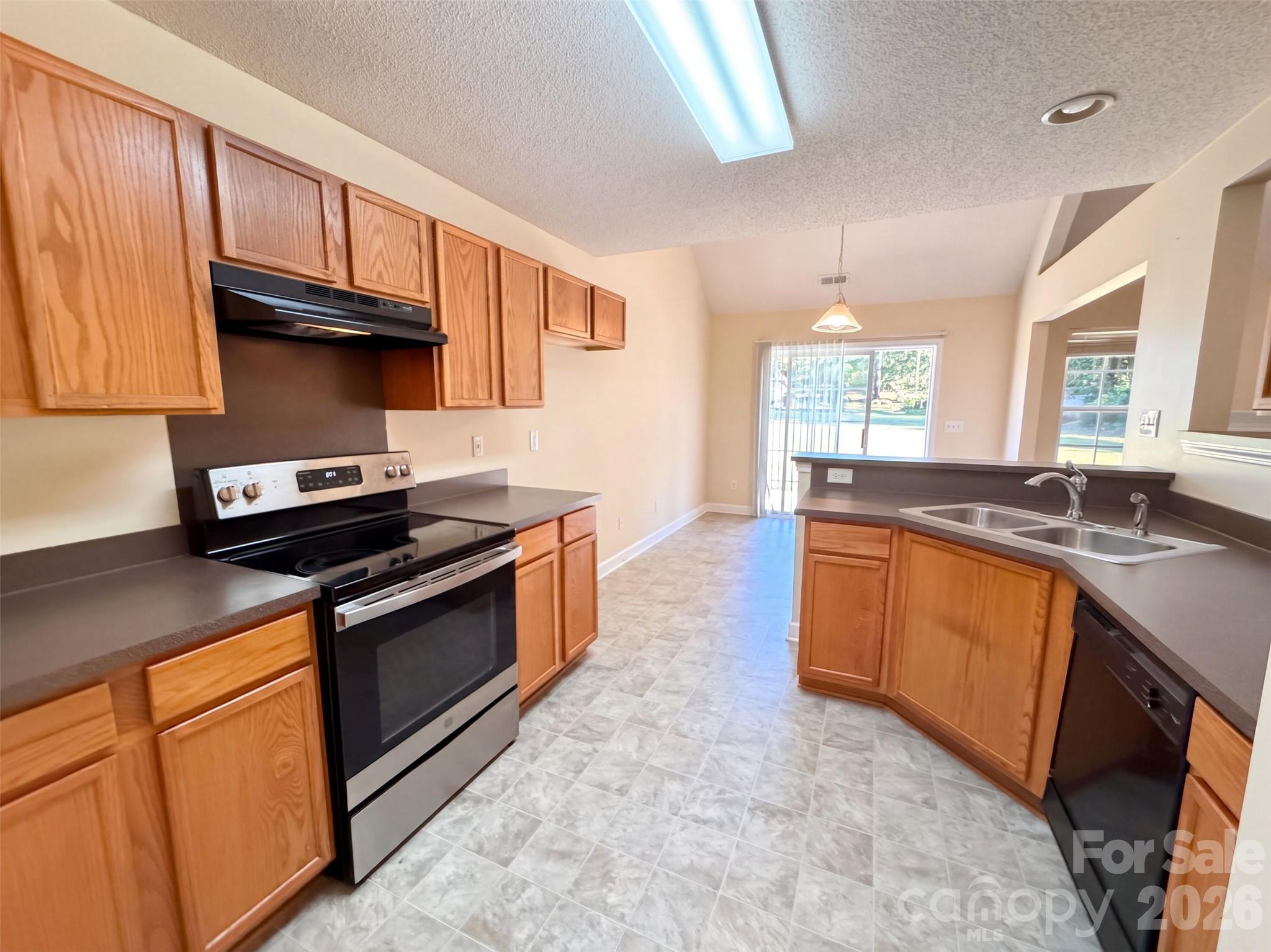 Single Family Residence at 2749 Ramble Wood Court, Rock Hill, photo 2 of 18