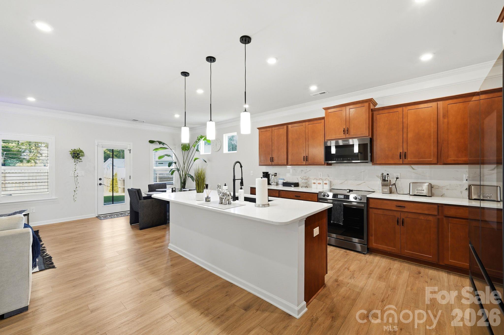 Single Family Residence at 6109 Sunspear Lane, Charlotte, photo 3 of 43