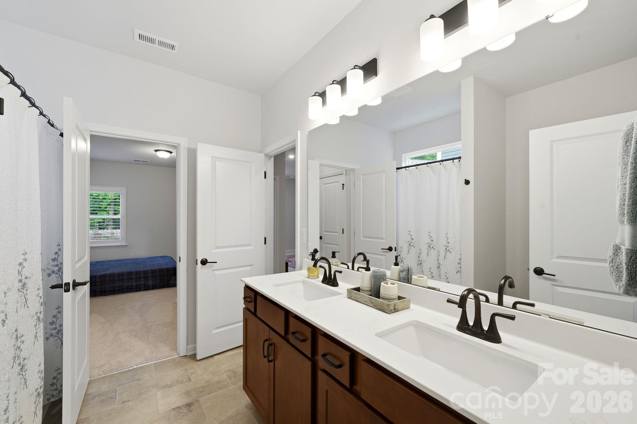 Single Family Residence at 6109 Sunspear Lane, Charlotte, photo 25 of 43