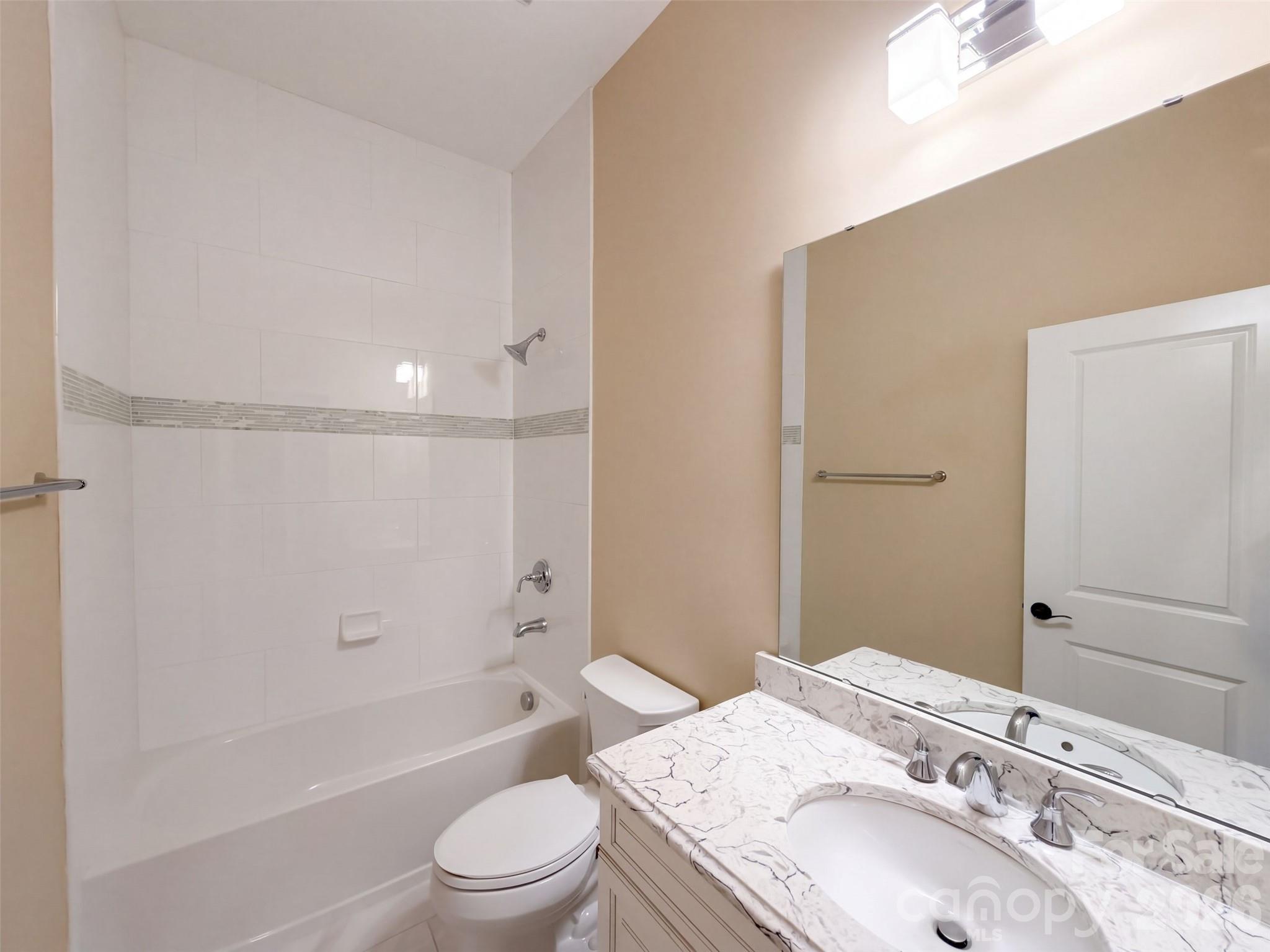 Single Family Residence at 14629 Glen Valley Court, Charlotte, photo 14 of 31