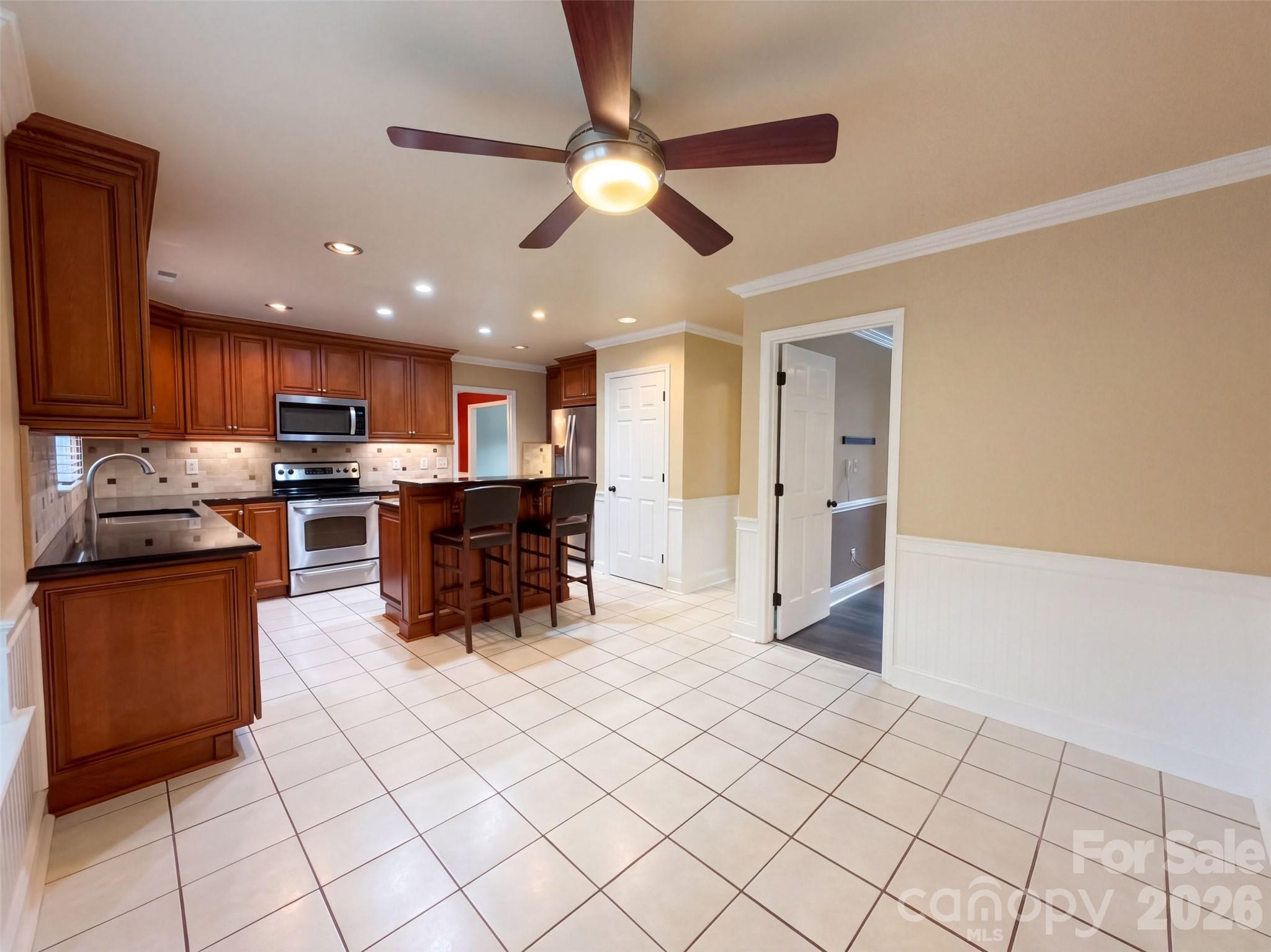 Single Family Residence at 201 Wainsley Place, Matthews, photo 6 of 28