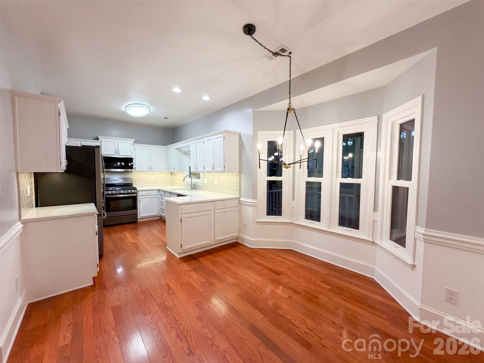 Single Family Residence at 2315 Heathershire Lane, Matthews, photo 3 of 28