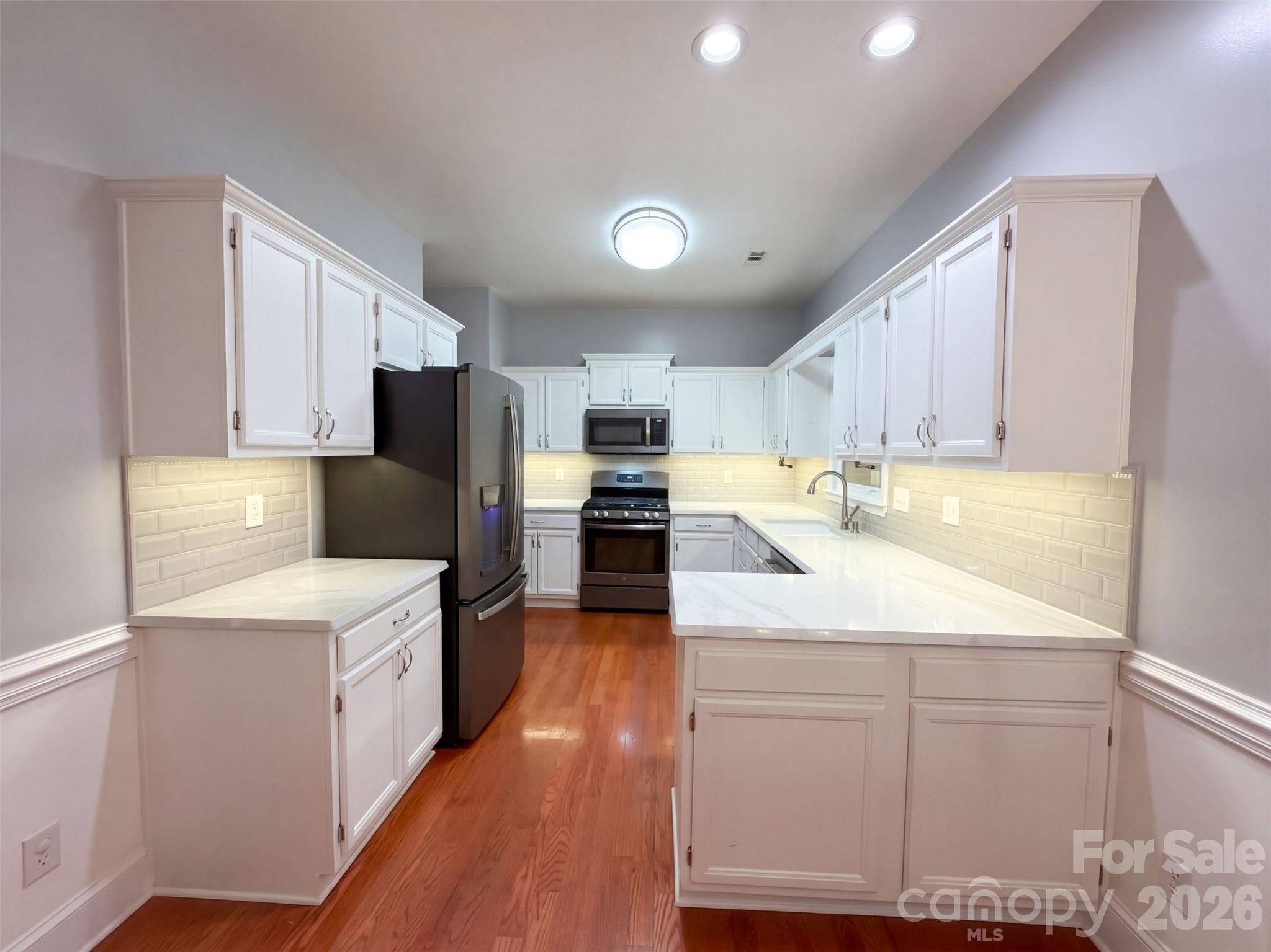 Single Family Residence at 2315 Heathershire Lane, Matthews, photo 7 of 28