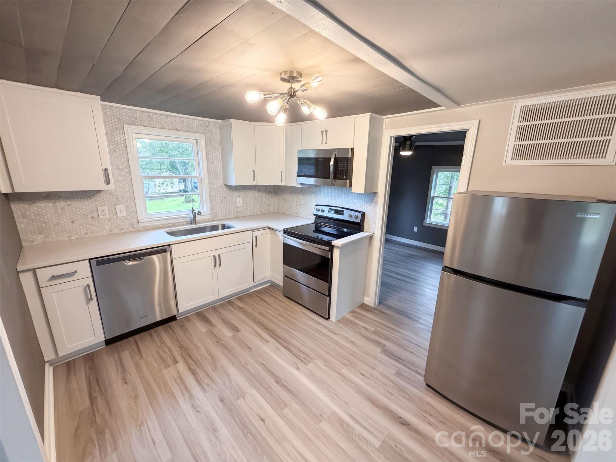 Single Family Residence at 103 Southside Circle, Lancaster, photo 2 of 11