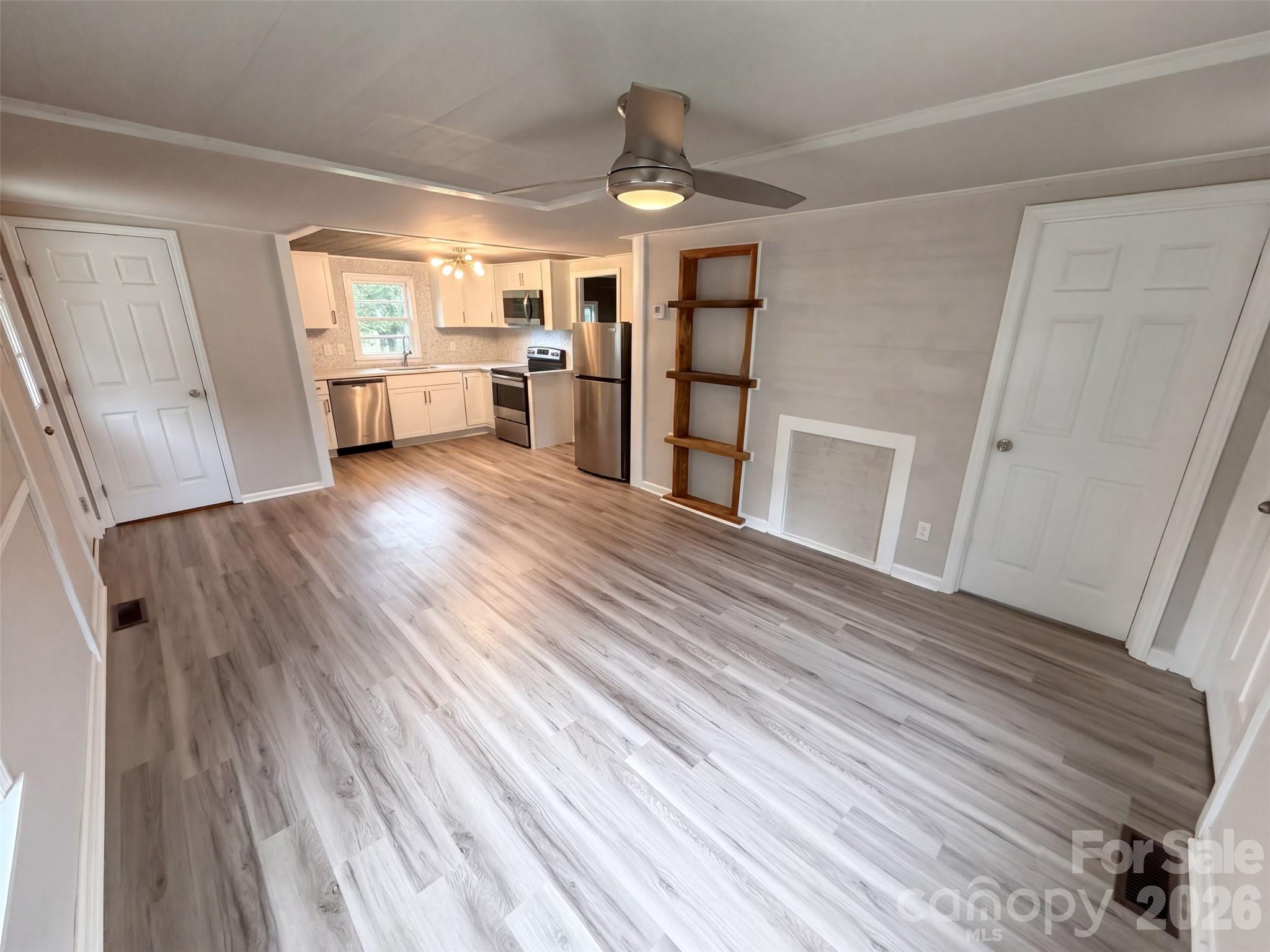 Single Family Residence at 103 Southside Circle, Lancaster, photo 6 of 11