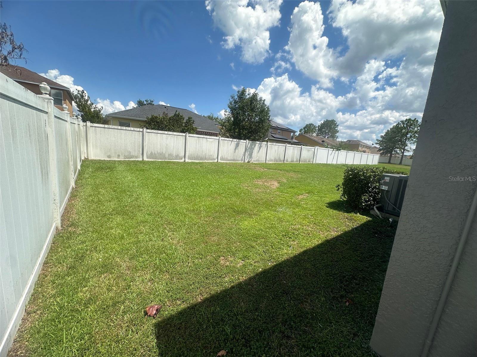 SIDE YARD - 3011 PALERMO ROSE WAY, KISSIMMEE