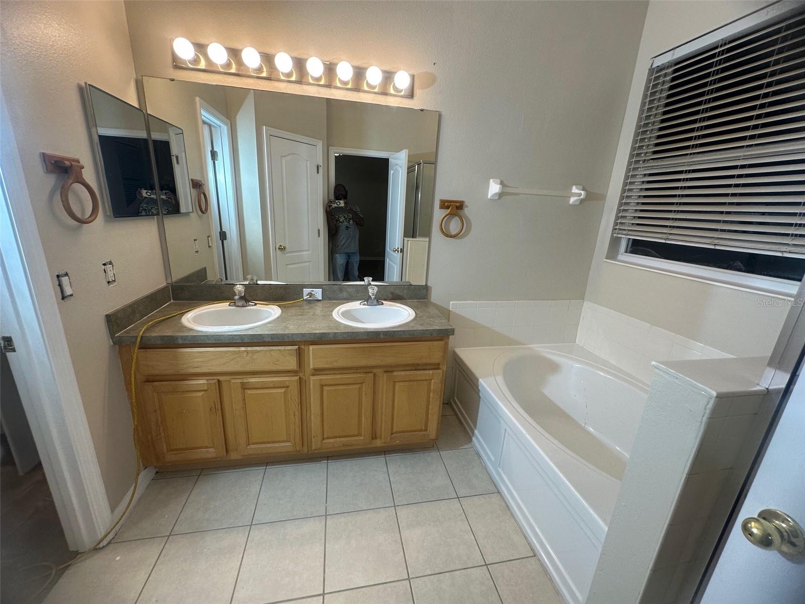 MASTER BATH - 3011 PALERMO ROSE WAY, KISSIMMEE