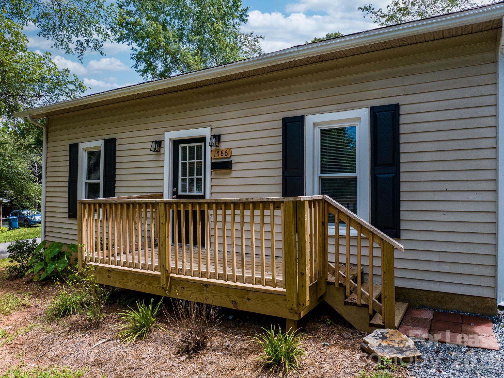 Single Family Residence at 1586 3rd Street Drive NE, Hickory, photo 3 of 48