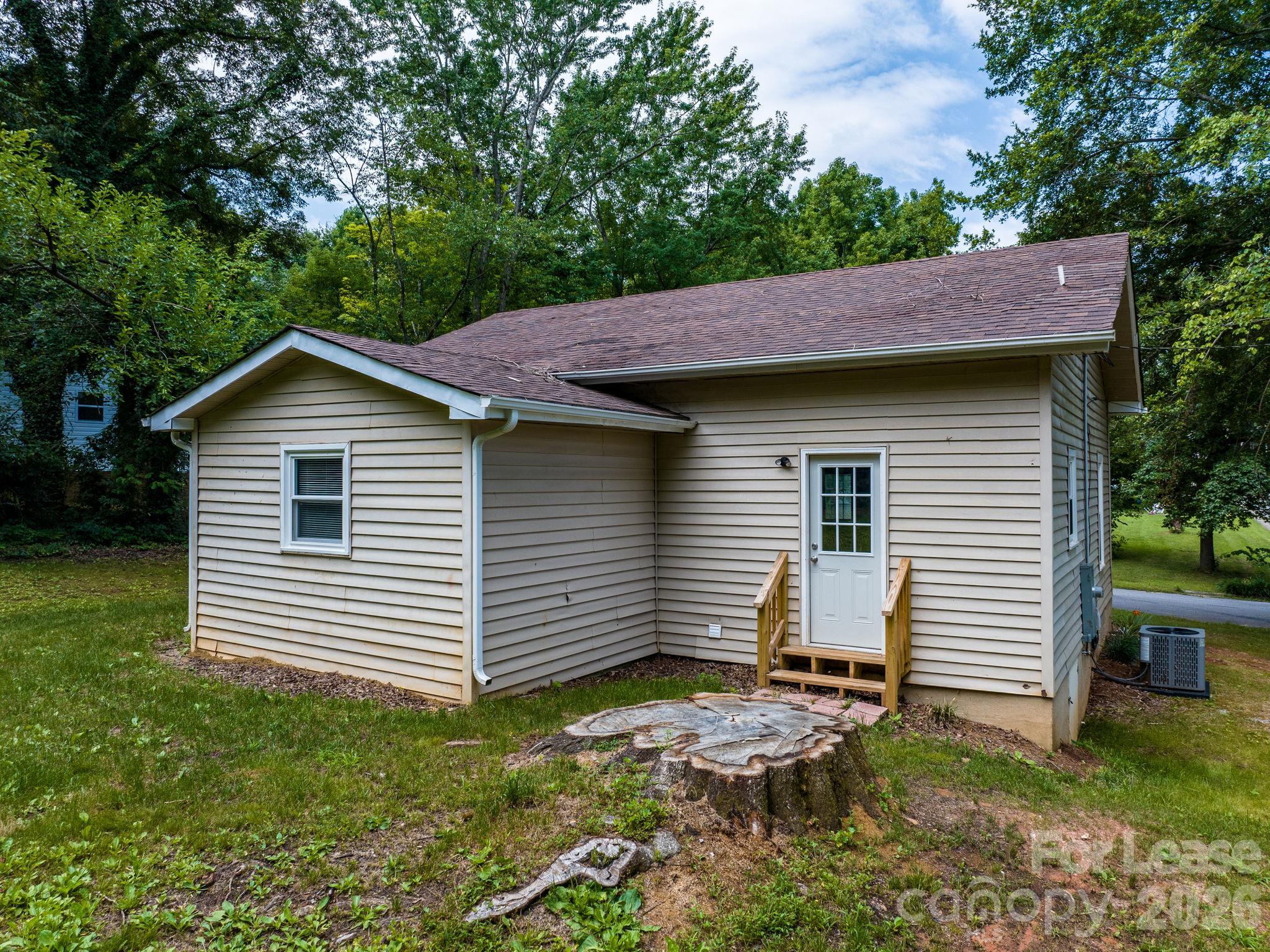Single Family Residence at 1586 3rd Street Drive NE, Hickory, photo 12 of 48