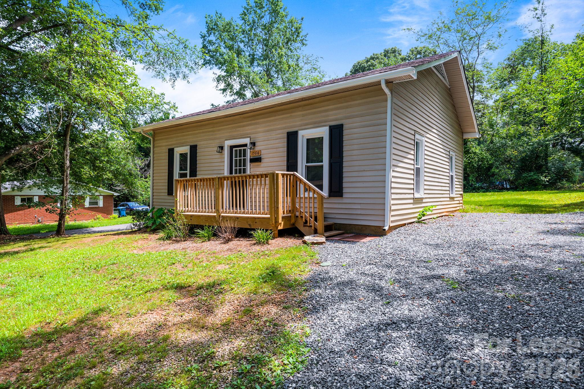 Single Family Residence at 1586 3rd Street Drive NE, Hickory, photo 24 of 48