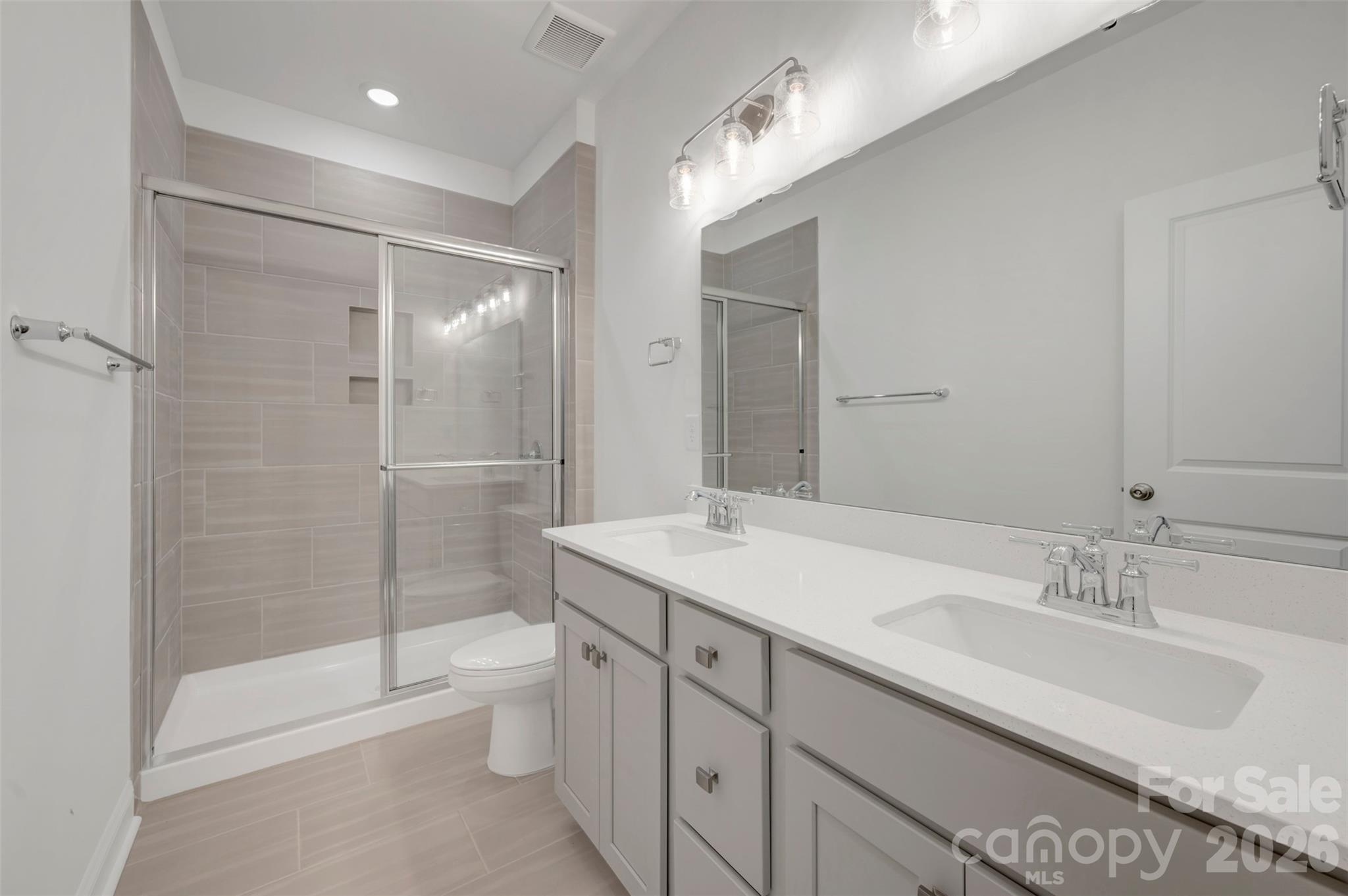 Secondary bathroom - 7120 Helmans Drive, Huntersville