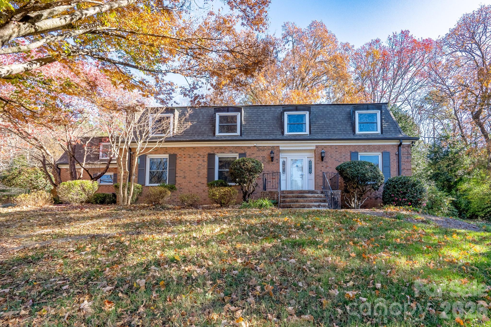 758 Williamsburg Drive NE