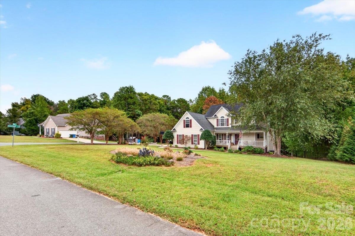 Single Family Residence at 8705 Dartmoor Place, Charlotte, photo 2 of 44