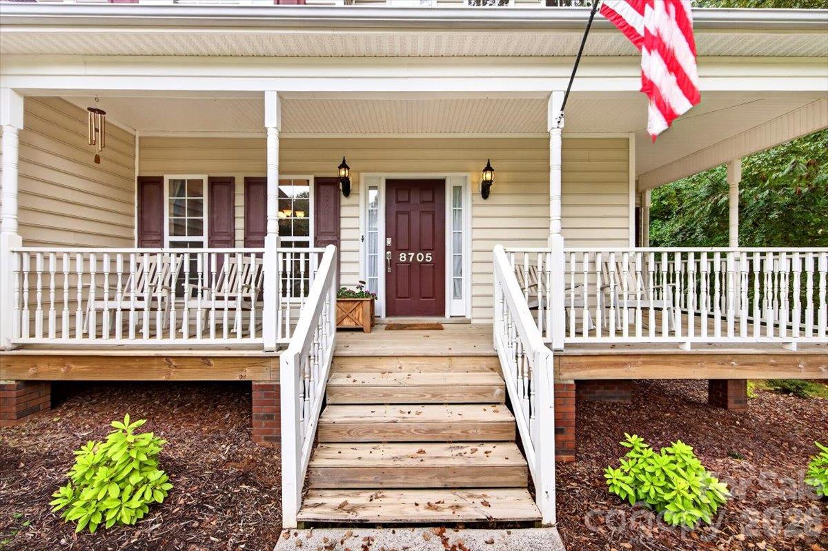 Single Family Residence at 8705 Dartmoor Place, Charlotte, photo 6 of 44