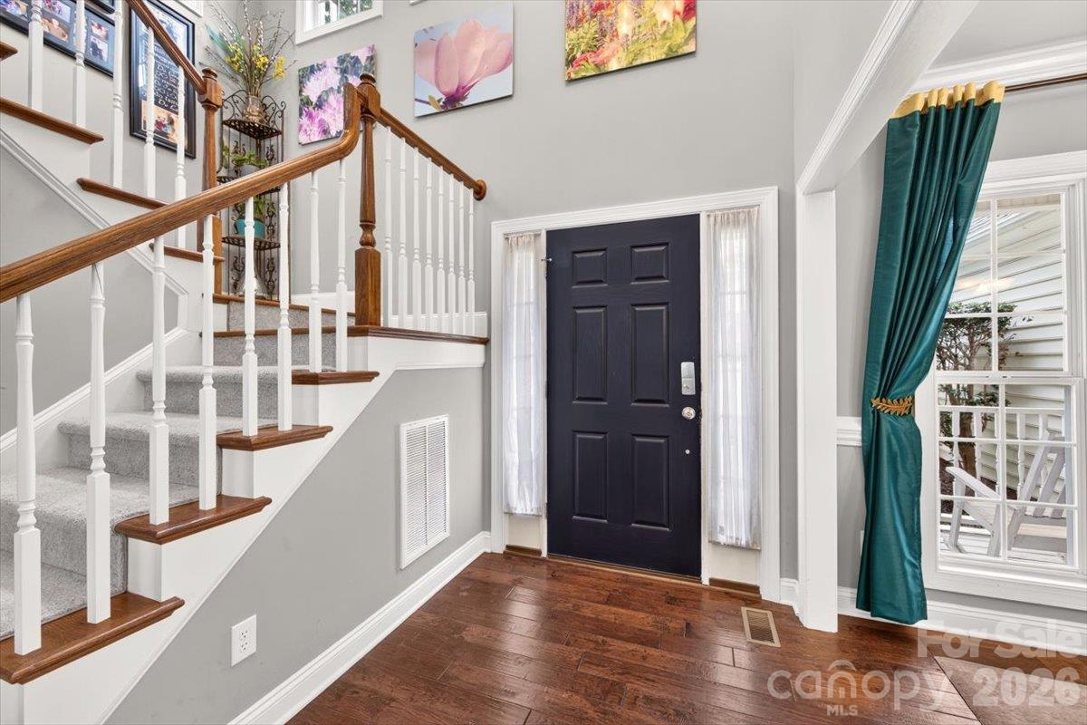 Single Family Residence at 8705 Dartmoor Place, Charlotte, photo 9 of 44