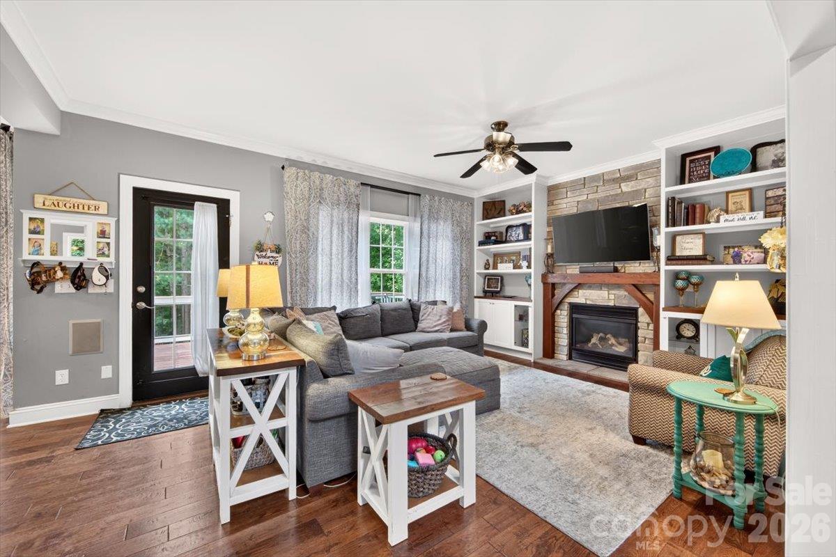 Single Family Residence at 8705 Dartmoor Place, Charlotte, photo 13 of 44