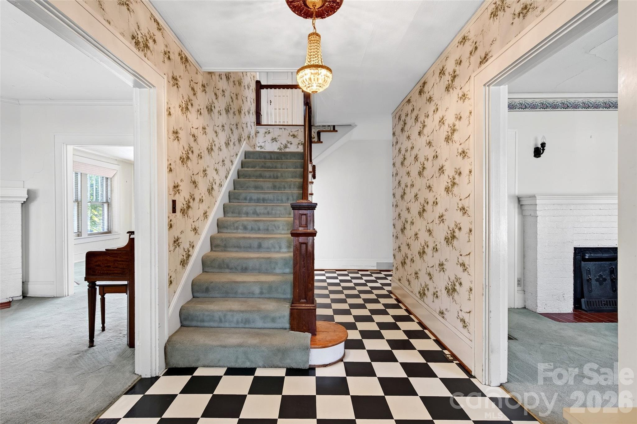 Just inside the front door! - 606 A Rutherford Road, Marion