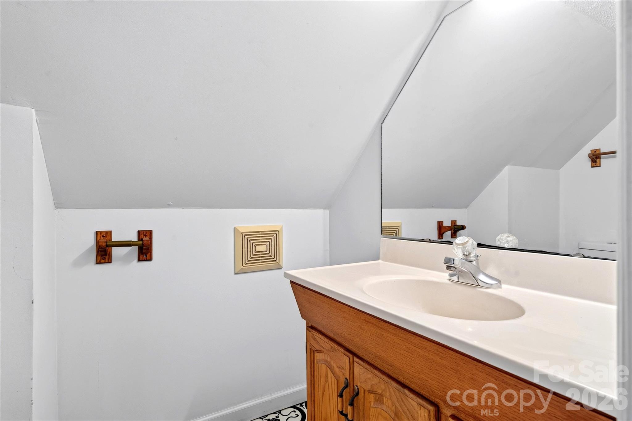 1/2 Bath upstairs - 606 A Rutherford Road, Marion