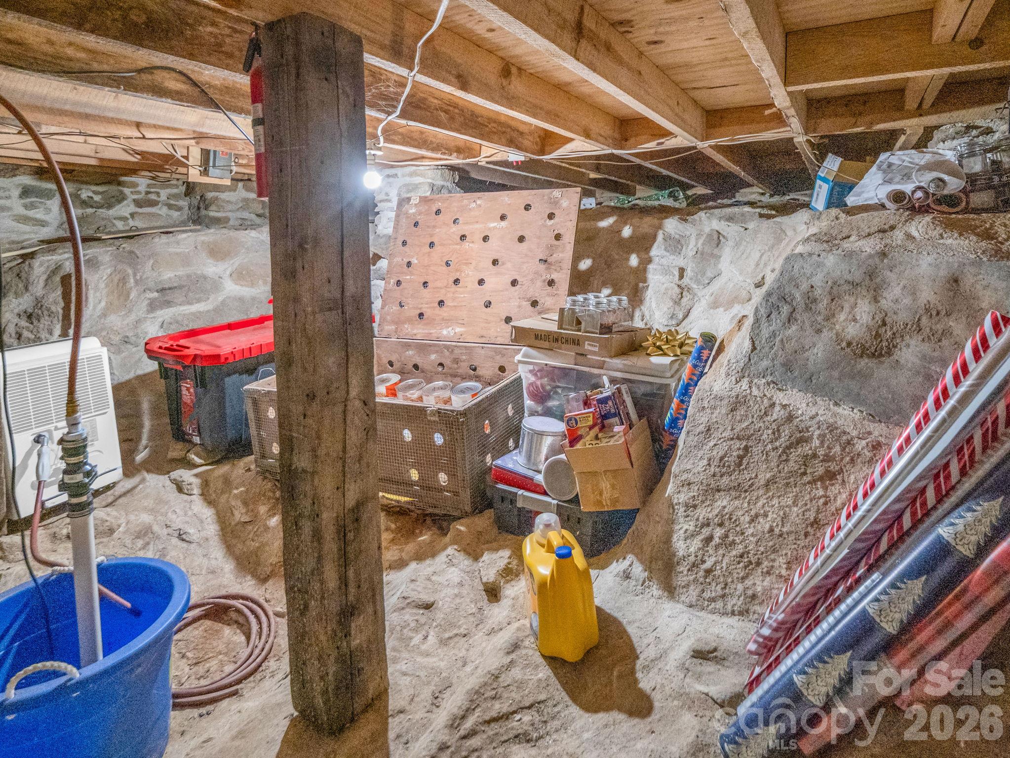 Very cool rock cellar/crawlspace under the living room - 765 Hawk Ridge Lane, Marshall