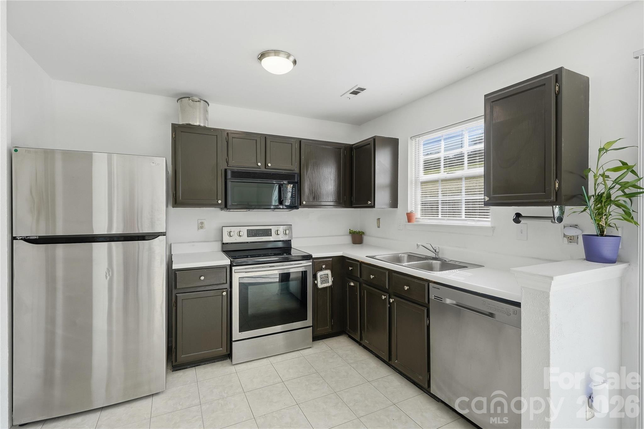 Townhouse at 9678 Old Gate Drive, Charlotte, photo 5 of 23