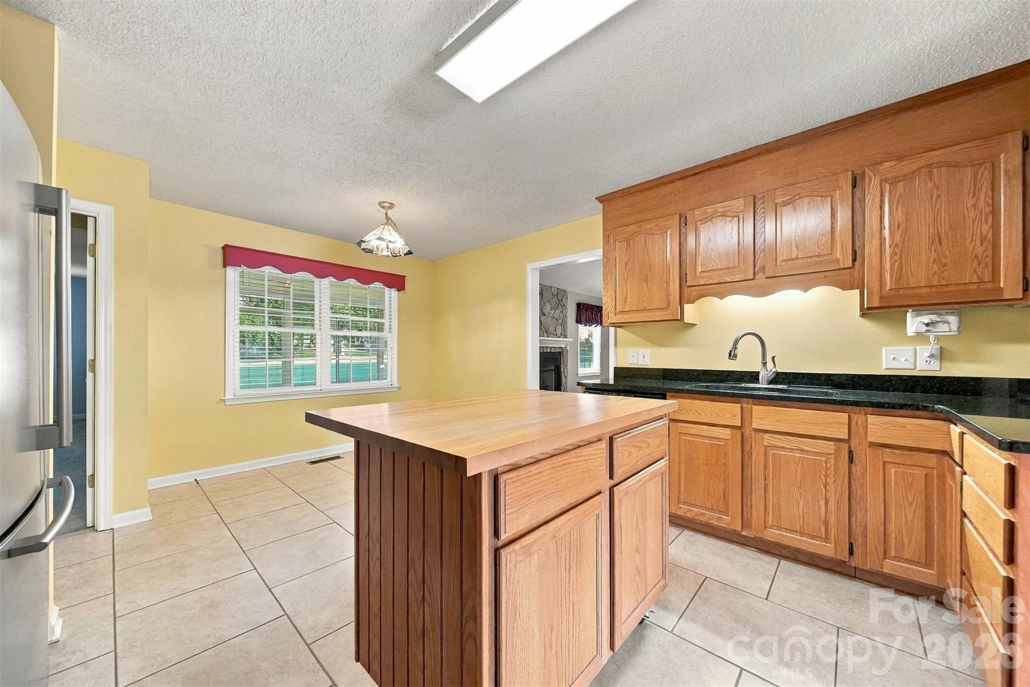 Single Family Residence at 1119 Edgefield Lane, Newton, photo 7 of 18