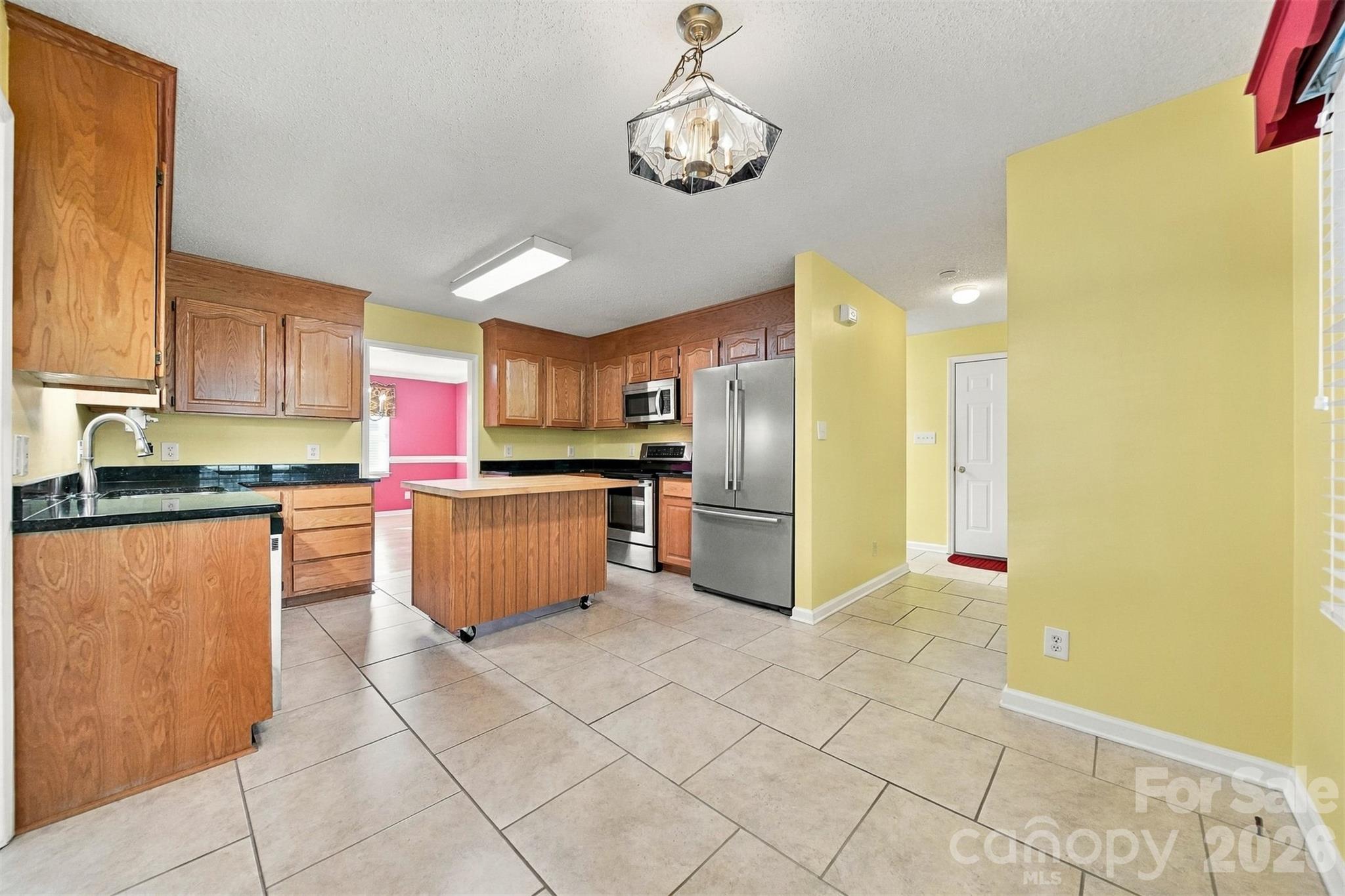 Single Family Residence at 1119 Edgefield Lane, Newton, photo 8 of 18