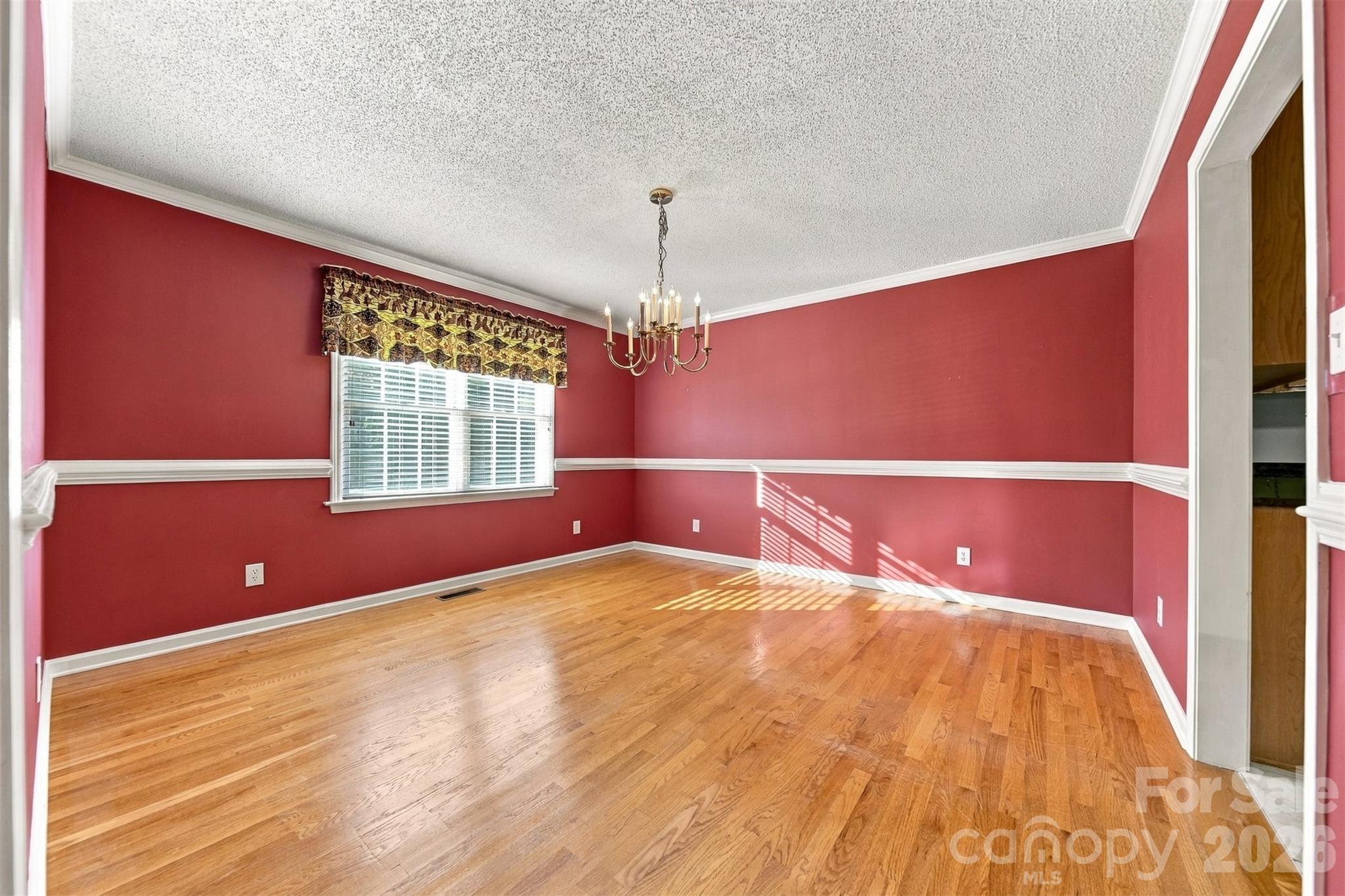 Single Family Residence at 1119 Edgefield Lane, Newton, photo 10 of 18