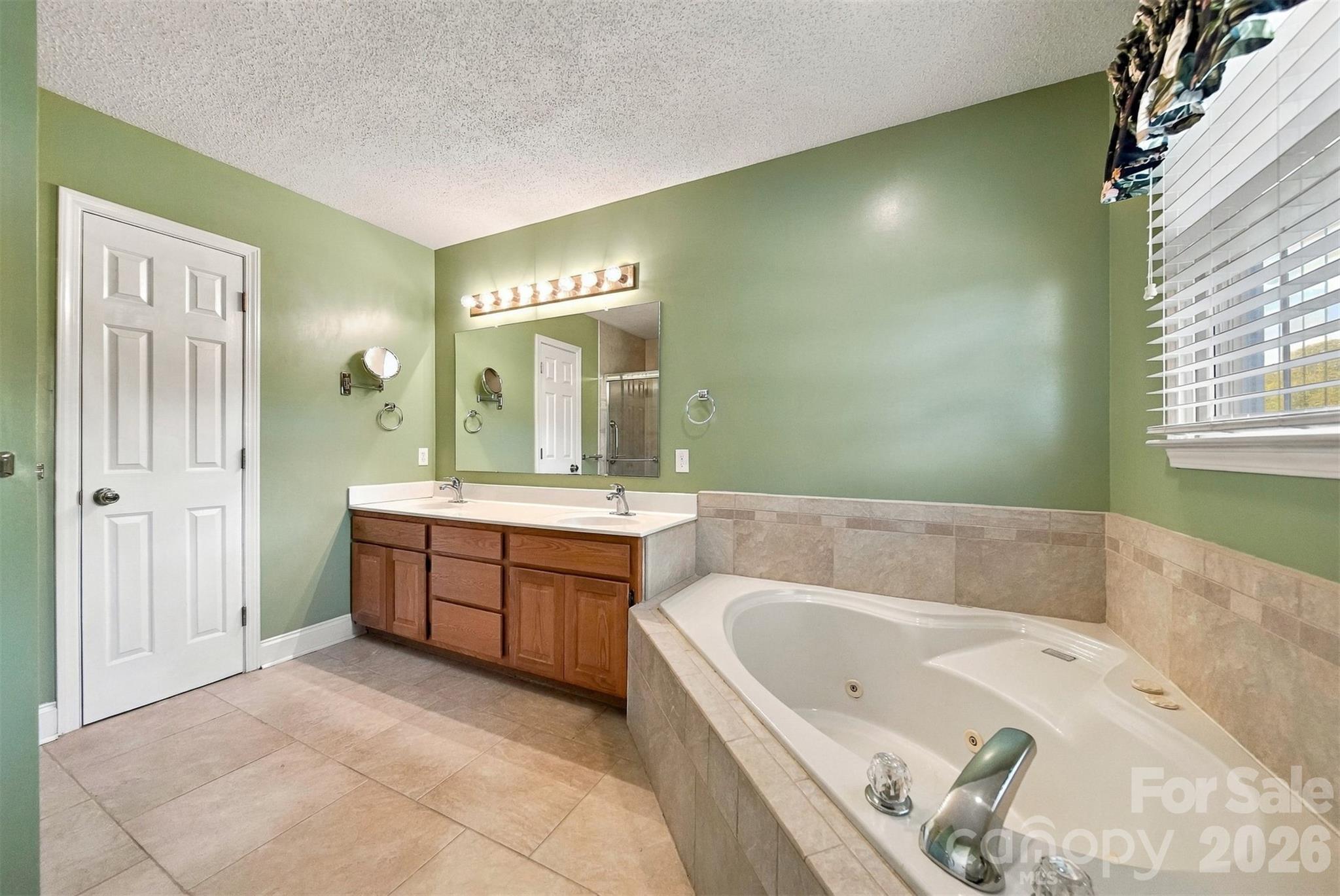Single Family Residence at 1119 Edgefield Lane, Newton, photo 13 of 18