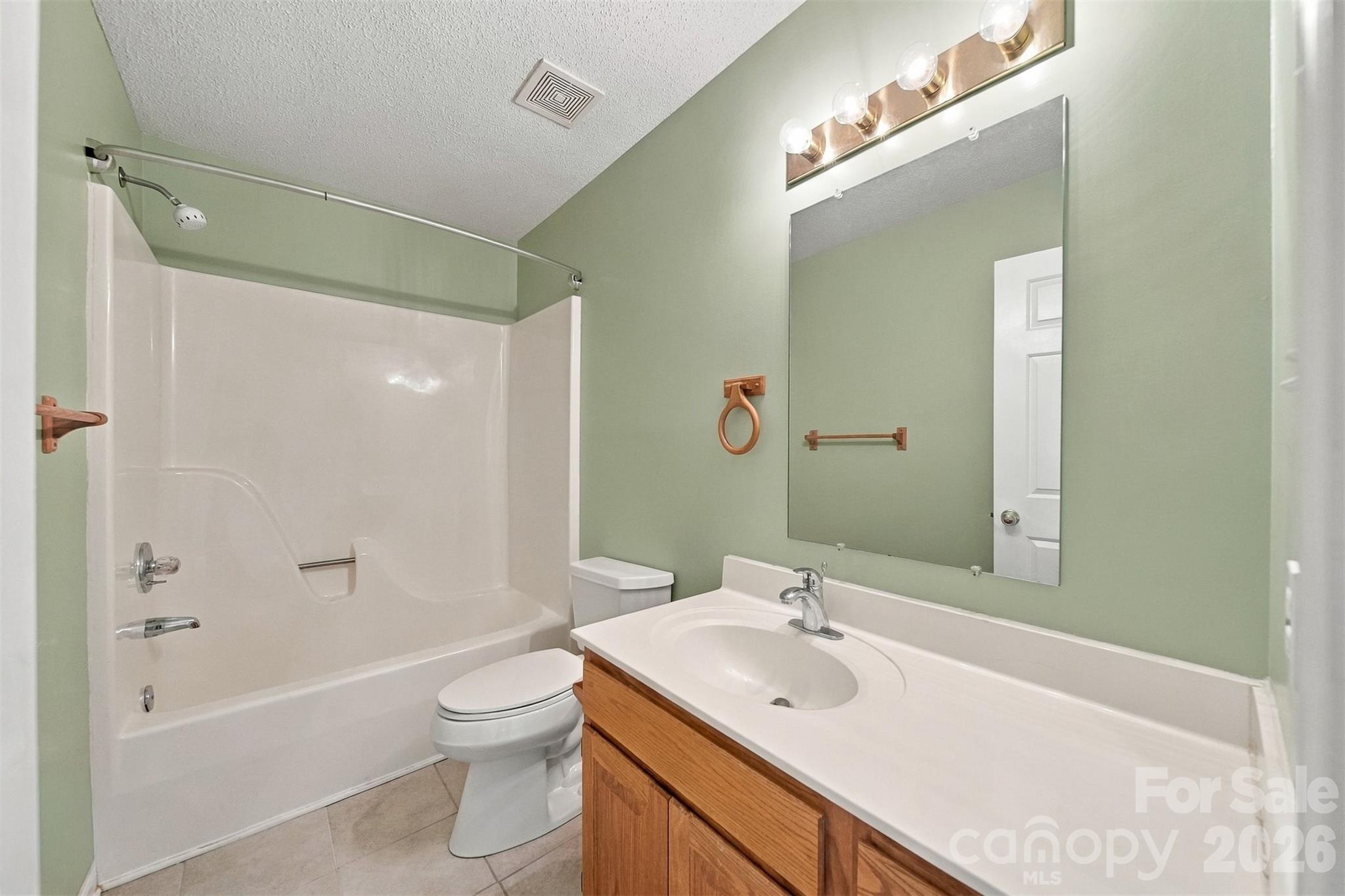 Single Family Residence at 1119 Edgefield Lane, Newton, photo 16 of 18