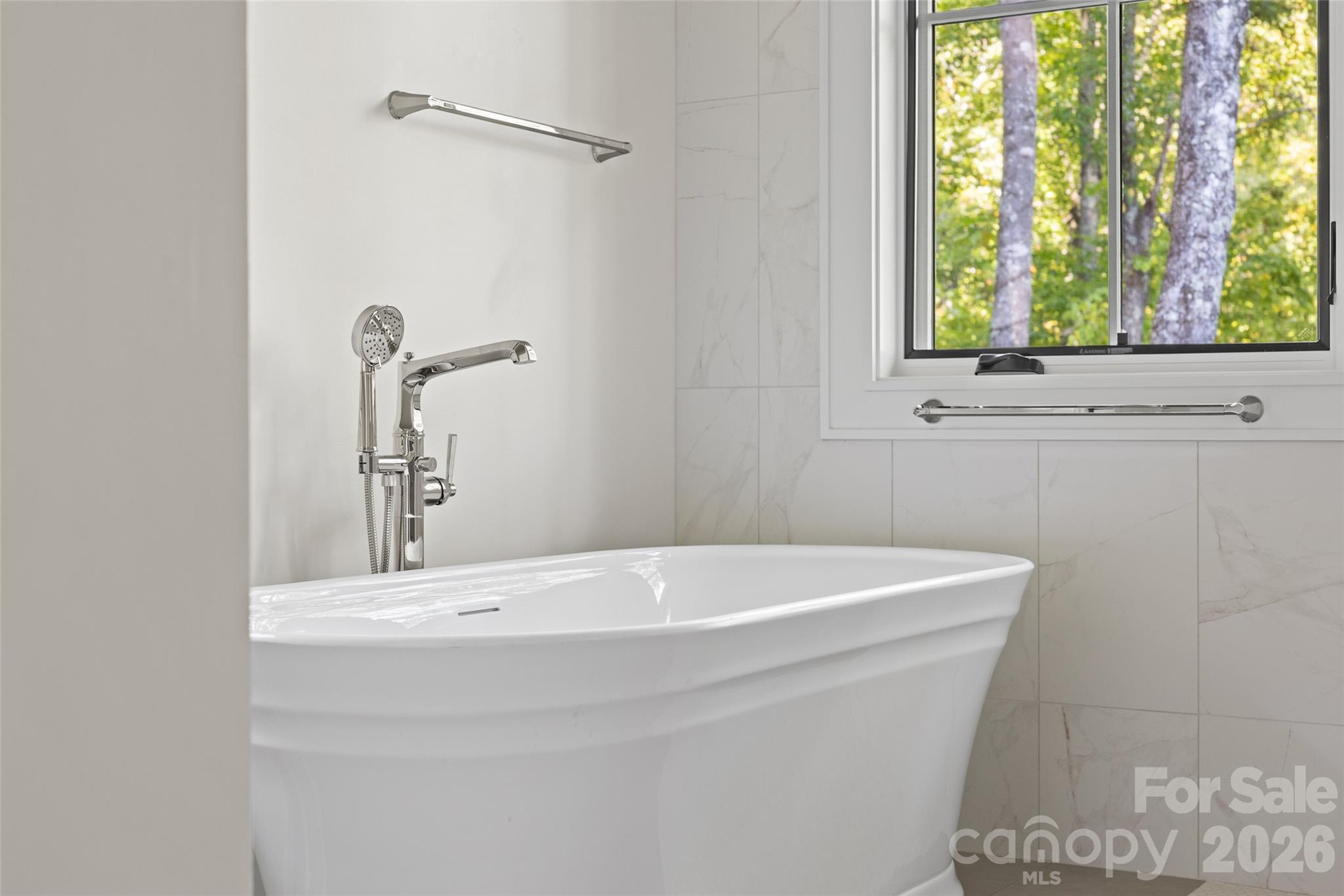 Primary bath soaking tub - 505 Barrington Drive, Asheville