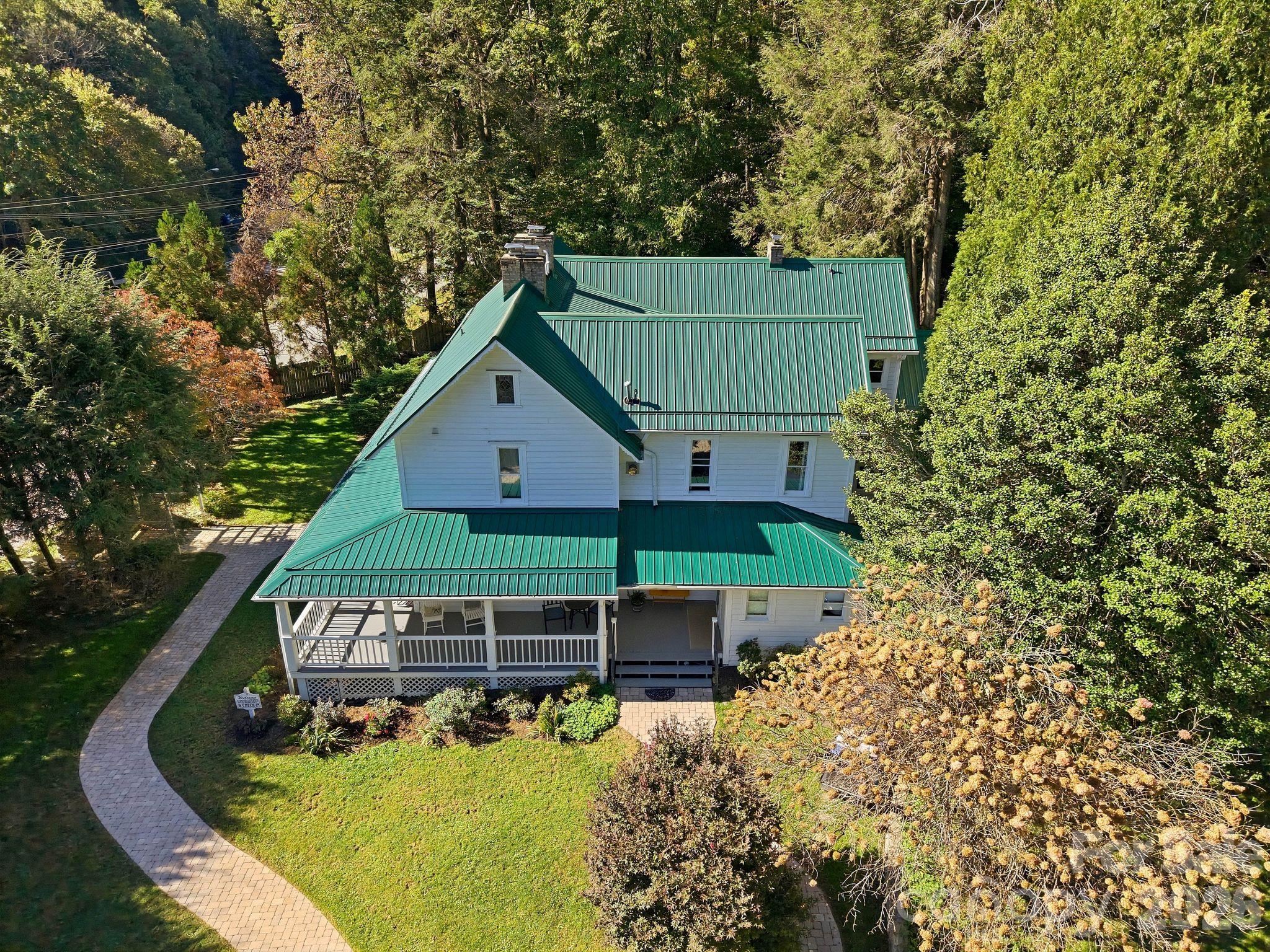 Lovill Inn - 404 Old Bristol Road, Boone