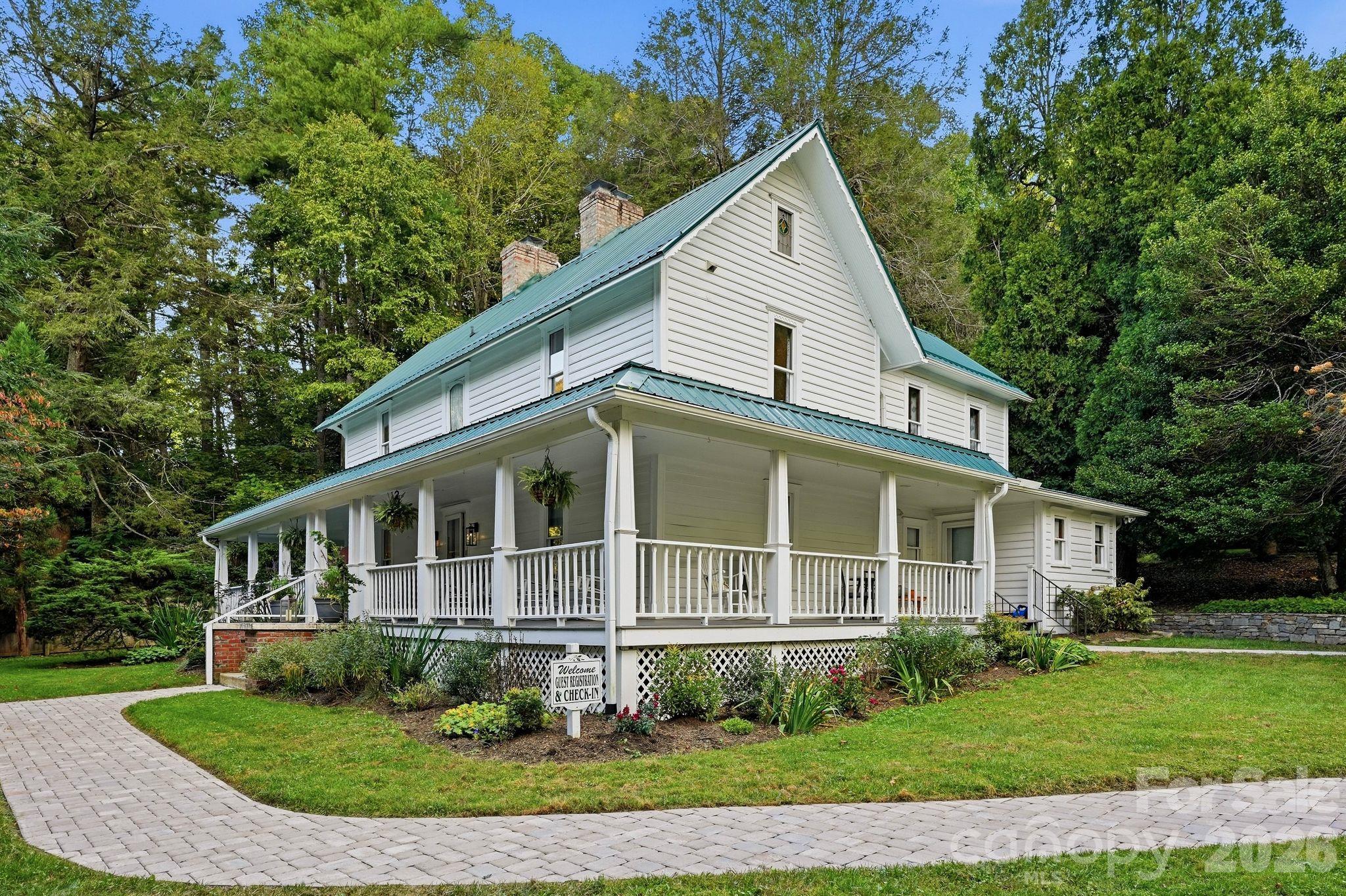 Lovill Inn - 404 Old Bristol Road, Boone