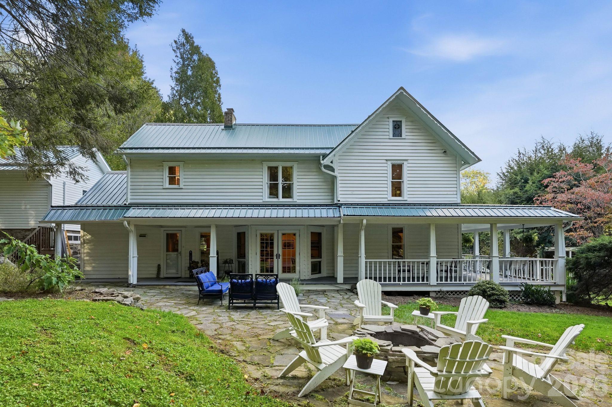 Lovill Inn - 404 Old Bristol Road, Boone