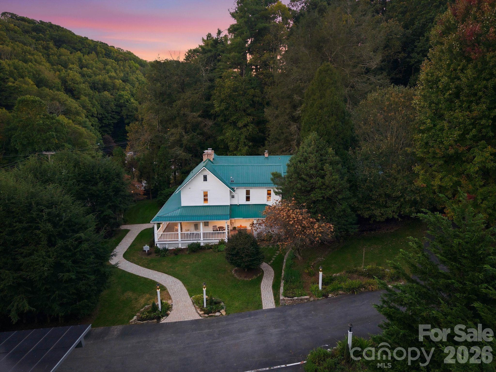 Lovill Inn - 404 Old Bristol Road, Boone